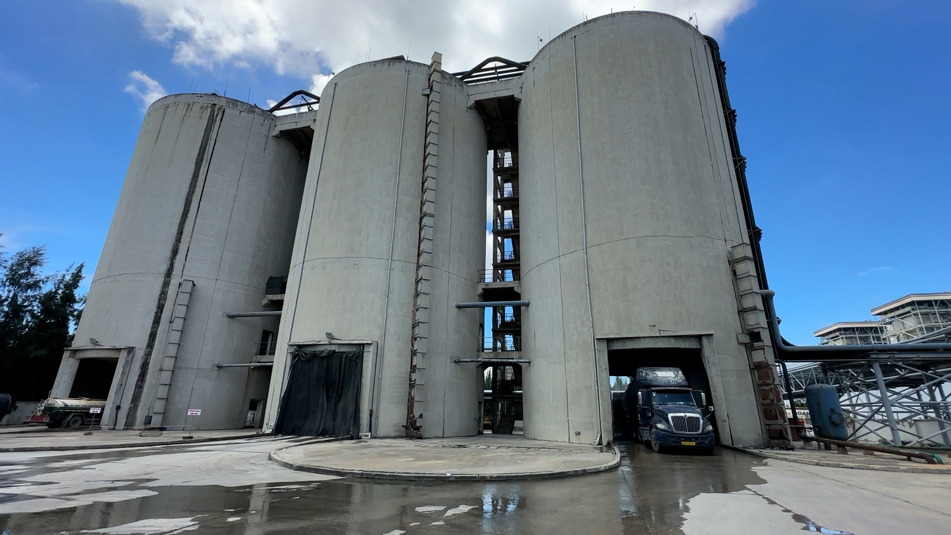 Bãi tro xỉ trở thành mỏ vật liệu triệu USD ở miền Tây- Ảnh 6. Bãi tro xỉ trở thành mỏ vật liệu triệu USD ở miền Tây- Ảnh 6.