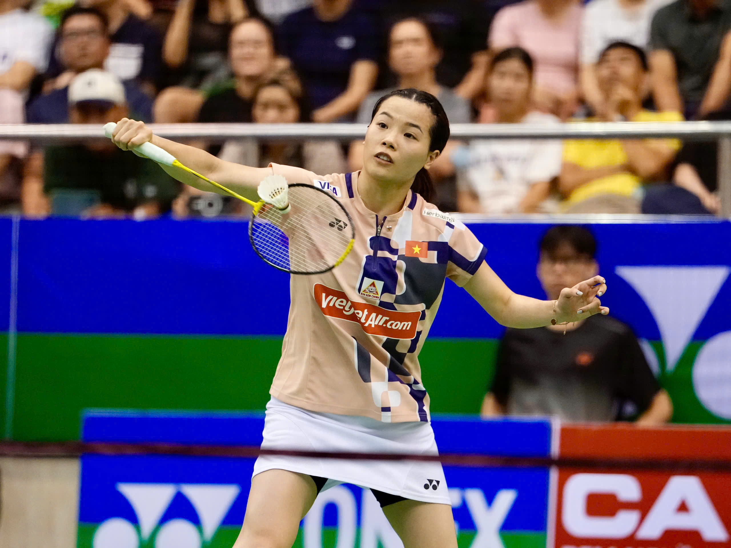Nguyen Thuy Linh soutěží se singapurskou badmintonovou jedničkou na badmintonovém turnaji China Masters - Foto 2. Nguyễn Thùy Linh đại chiến tay vợt số 1 Singapore ở giải cầu lông Trung Quốc Masters- Ảnh 2.