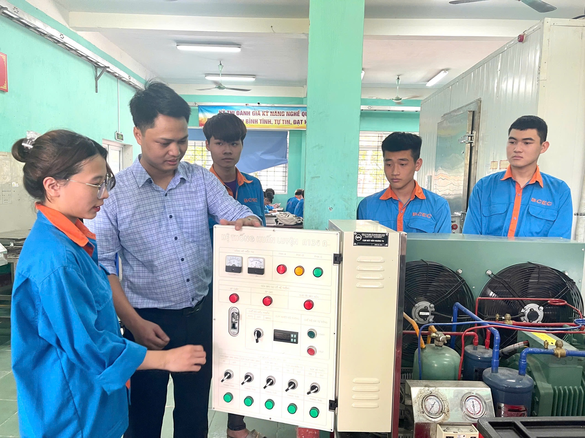 - Foto 1.  - Ảnh 1.