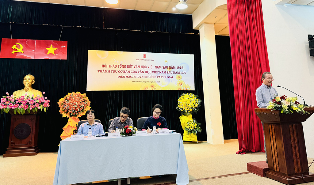 Mengidentifikasi sastra Vietnam setelah 1975 untuk mengembangkan budaya dan seni kontemporer - Foto 1. Nhận diện văn học VN sau 1975 để phát triển văn hóa và nghệ thuật đương đại - Ảnh 1.