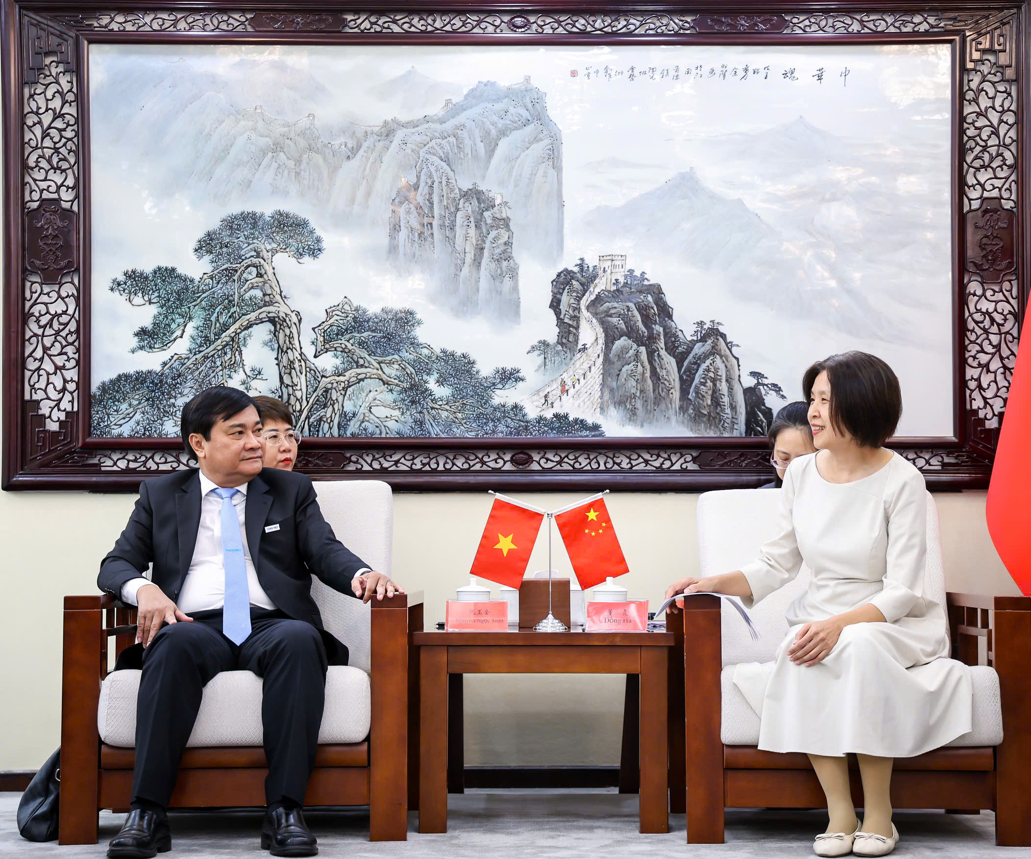 Đoàn đại biểu Báo Thanh Niên thăm và làm việc tại Bắc Kinh - Ảnh 1.