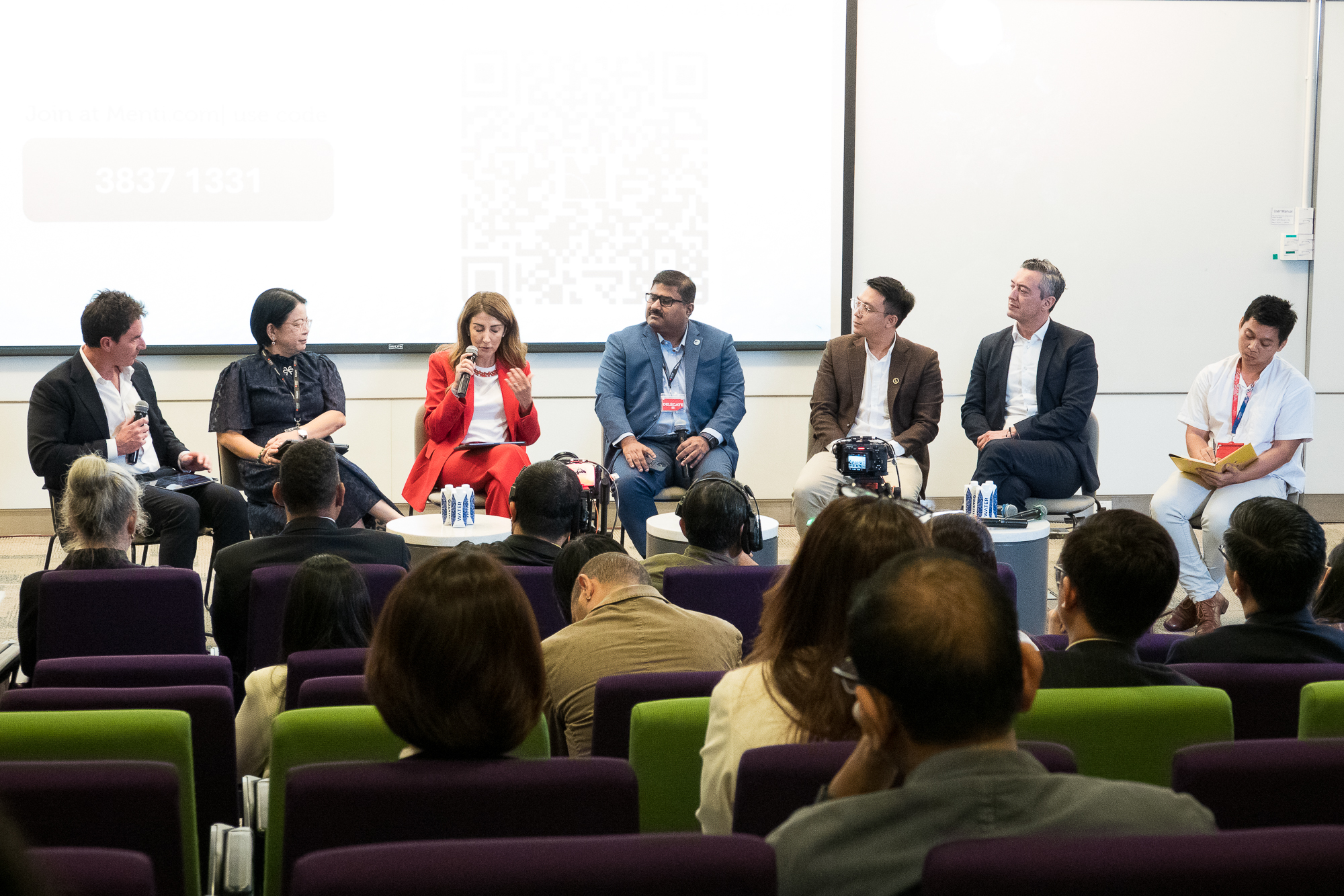 'Thần thánh hóa' AI trong giáo dục tạo trở ngại cho cả thầy và trò - Ảnh 1.