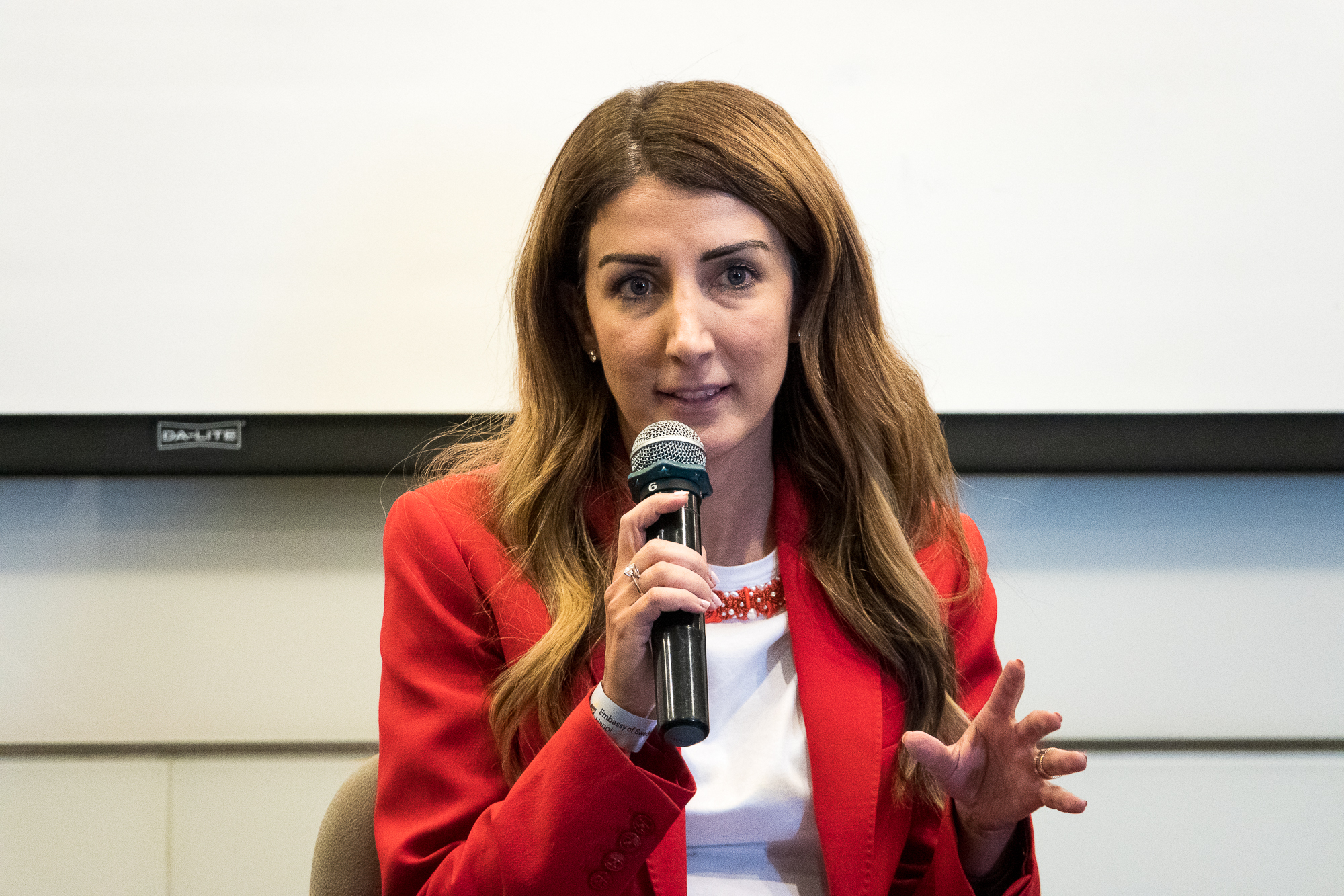 'Thần thánh hóa' AI trong giáo dục tạo trở ngại cho cả thầy và trò - Ảnh 3.