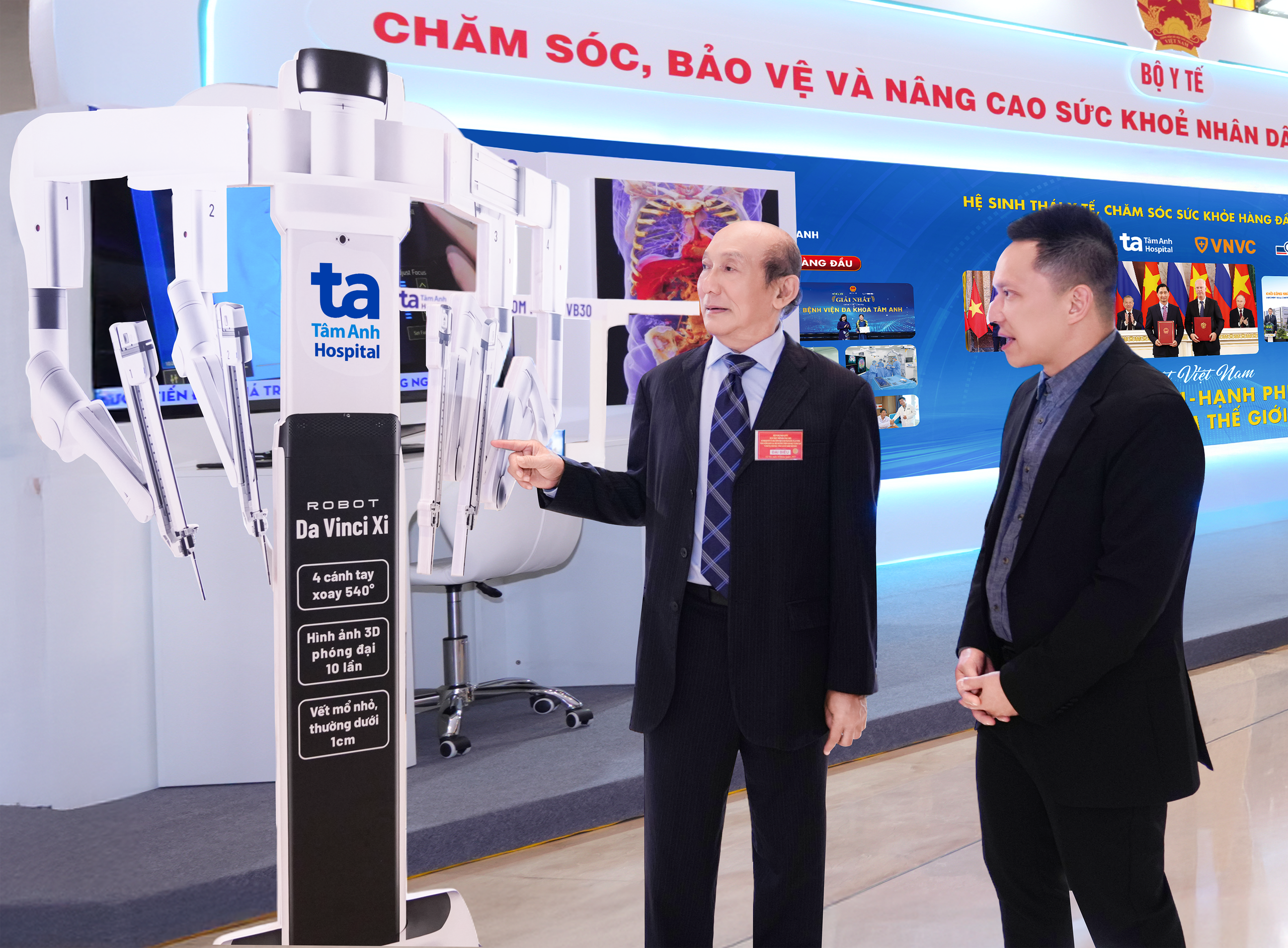 Bệnh viện Tâm Anh giới thiệu dàn robot khủng tại nhà Quốc hội  - Ảnh 3.