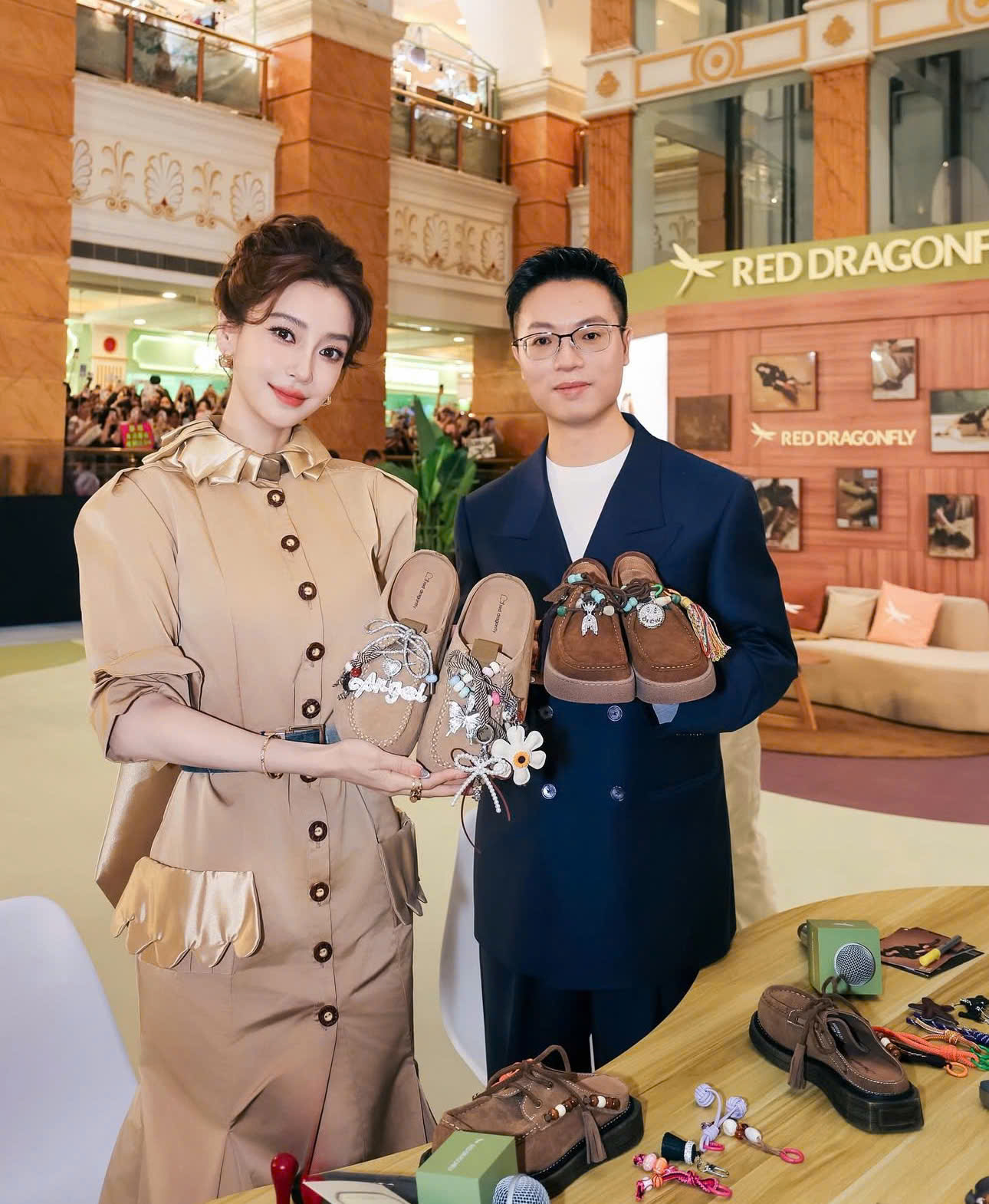 Vợ cũ và bạn gái cũ của Huỳnh Hiểu Minh xảy ra tranh chấp - Ảnh 3.