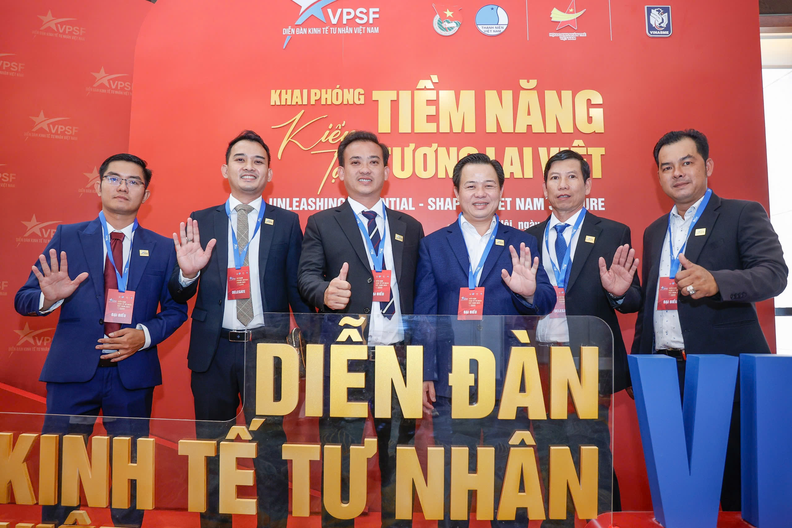 Khai mạc Phiên đối thoại cấp cao Diễn đàn Kinh tế tư nhân Việt Nam 2025 - Ảnh 4.