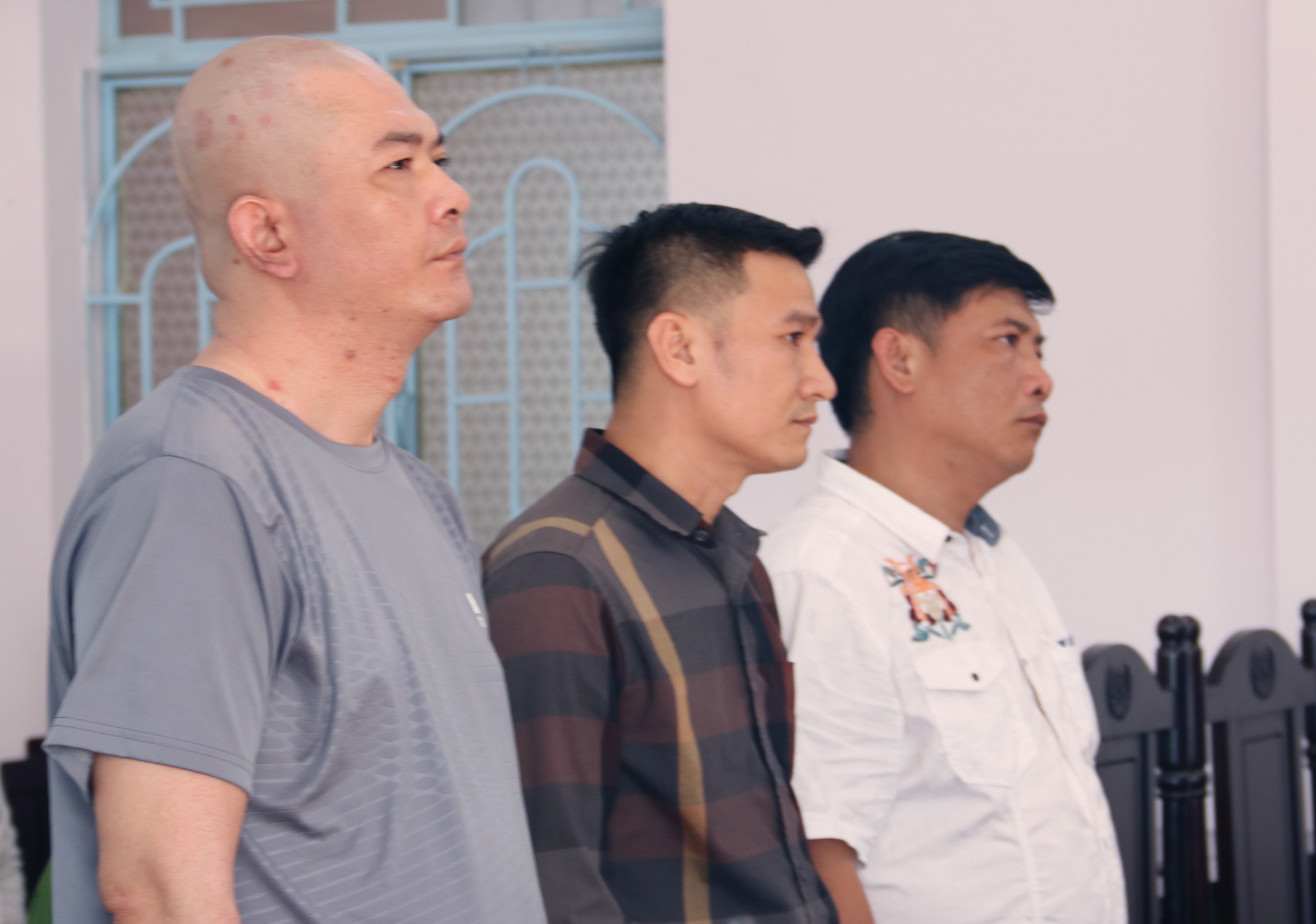 Cà Mau: Cho vay với lãi suất 365%/năm, 3 bị cáo lãnh án- Ảnh 1. Cà Mau: Cho vay với lãi suất 365%/năm, 3 bị cáo lãnh án- Ảnh 1.