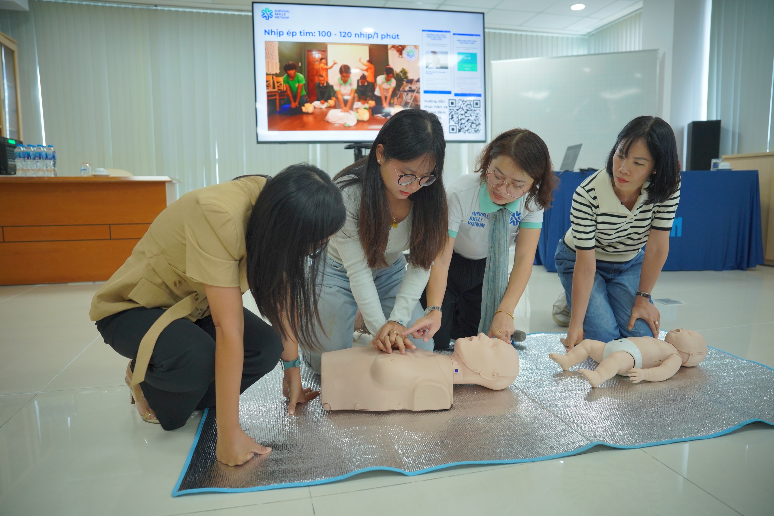 Bỏ túi kỹ năng sơ cấp cứu đột quỵ – Cứu người trong gang tấc - Ảnh 2.