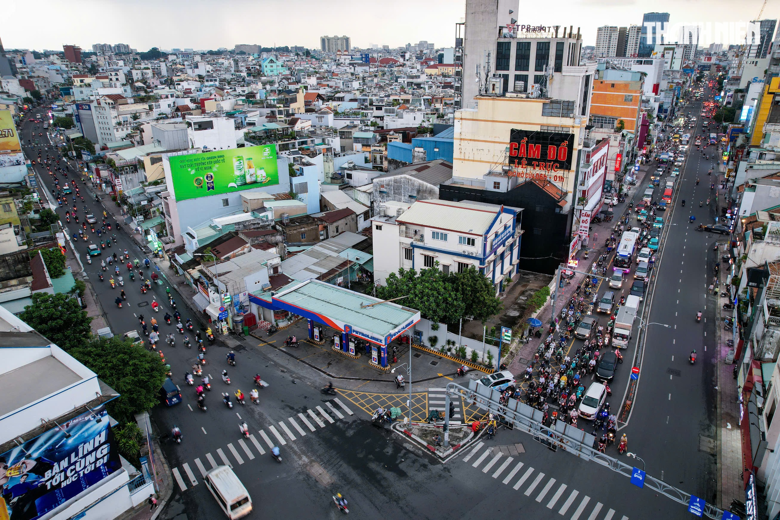 Cho rẽ phải khi đ&egrave;n đỏ nhưng kh&ocirc;ng được nhường đường: 'Chỗ đ&acirc;u m&agrave; nhường?' - Ảnh 6.