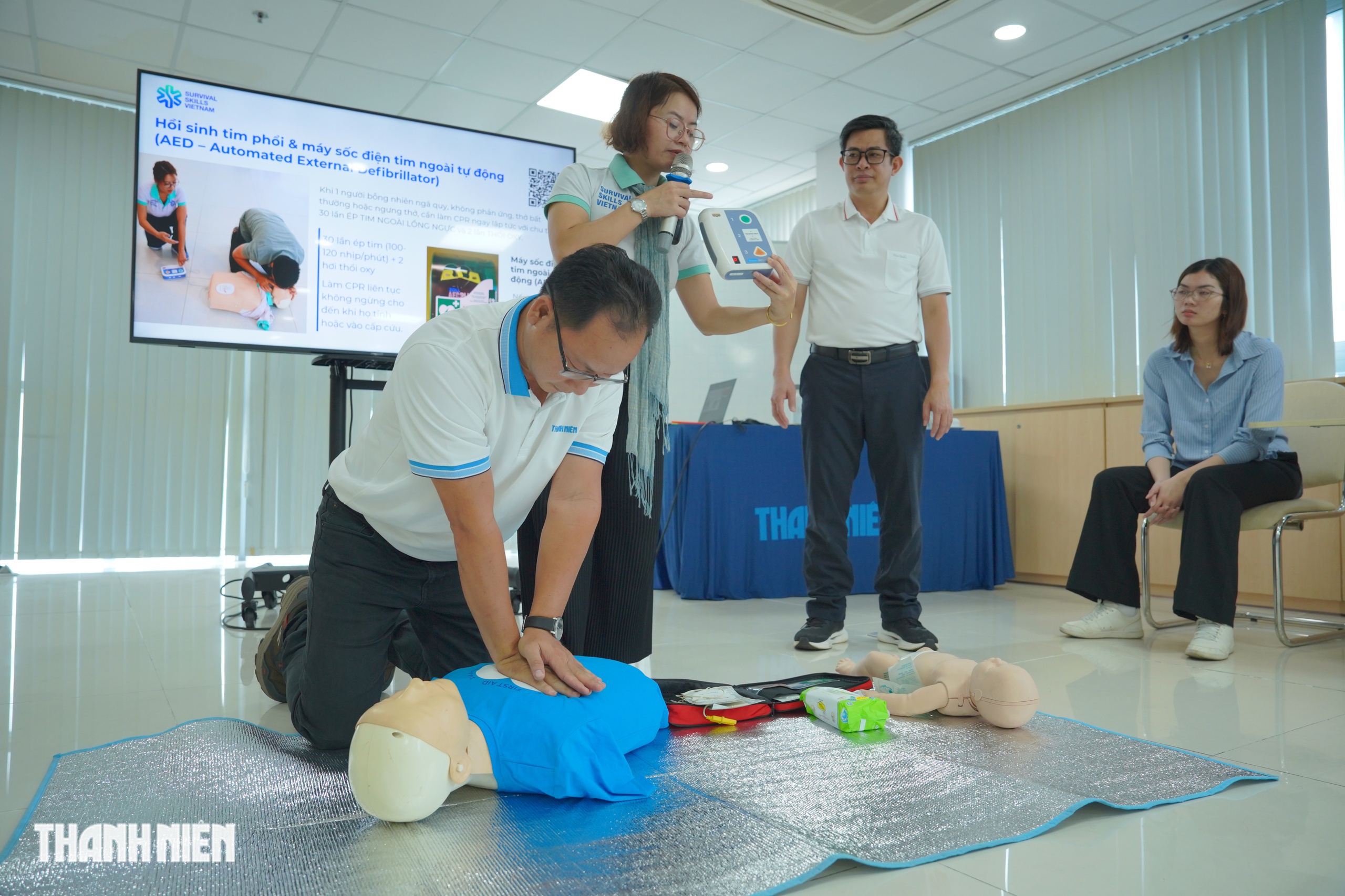 Đột quỵ, nhồi máu cơ tim, ngưng tim đột ngột khác nhau thế nào, cách sơ cấp cứu- Ảnh 6. Đột quỵ, nhồi máu cơ tim, ngưng tim đột ngột khác nhau thế nào, cách sơ cấp cứu- Ảnh 6.