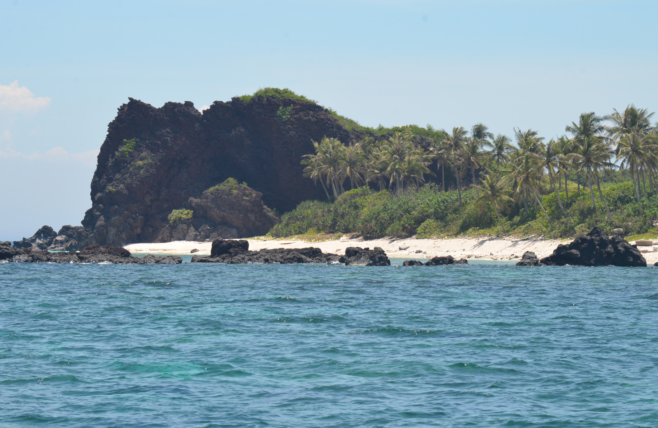 To Vo Gate - a stone masterpiece between the sea and sky of Ly Son - Photo 2. Cổng Tò Vò - kiệt tác bằng đá giữa biển và trời Lý Sơn- Ảnh 2.