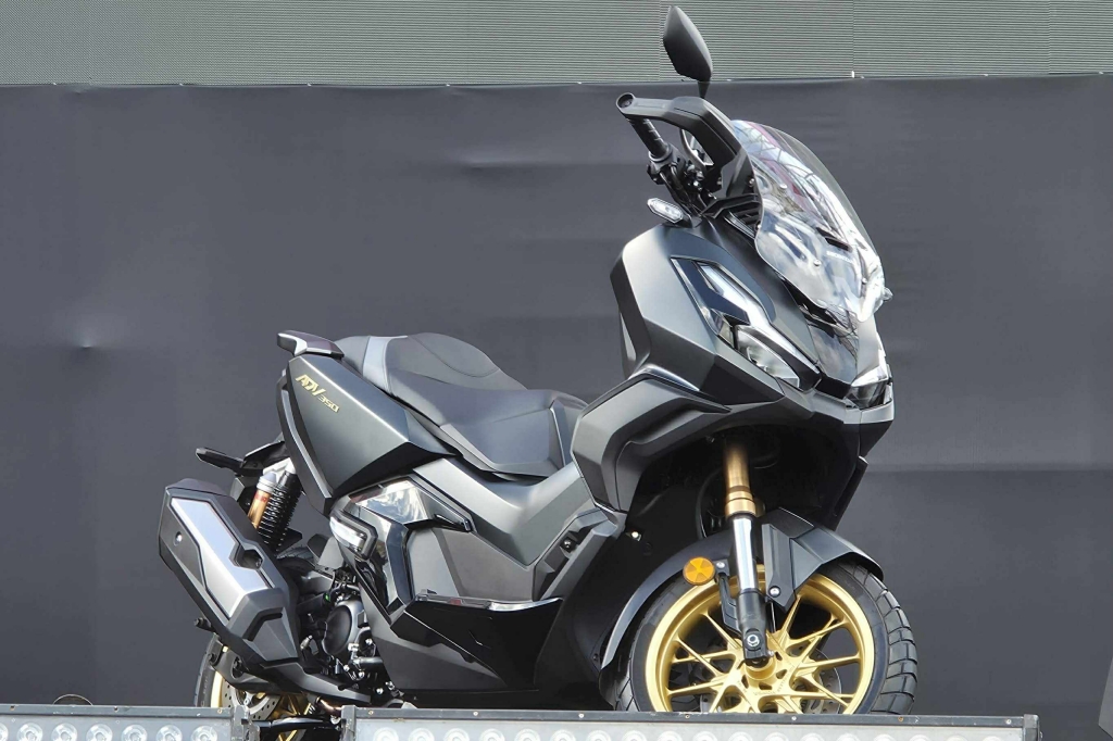 Honda ADV 350 vừa ra mắt đã 'loạn giá', có đại lý chênh đến 12 triệu đồng - Ảnh 2.