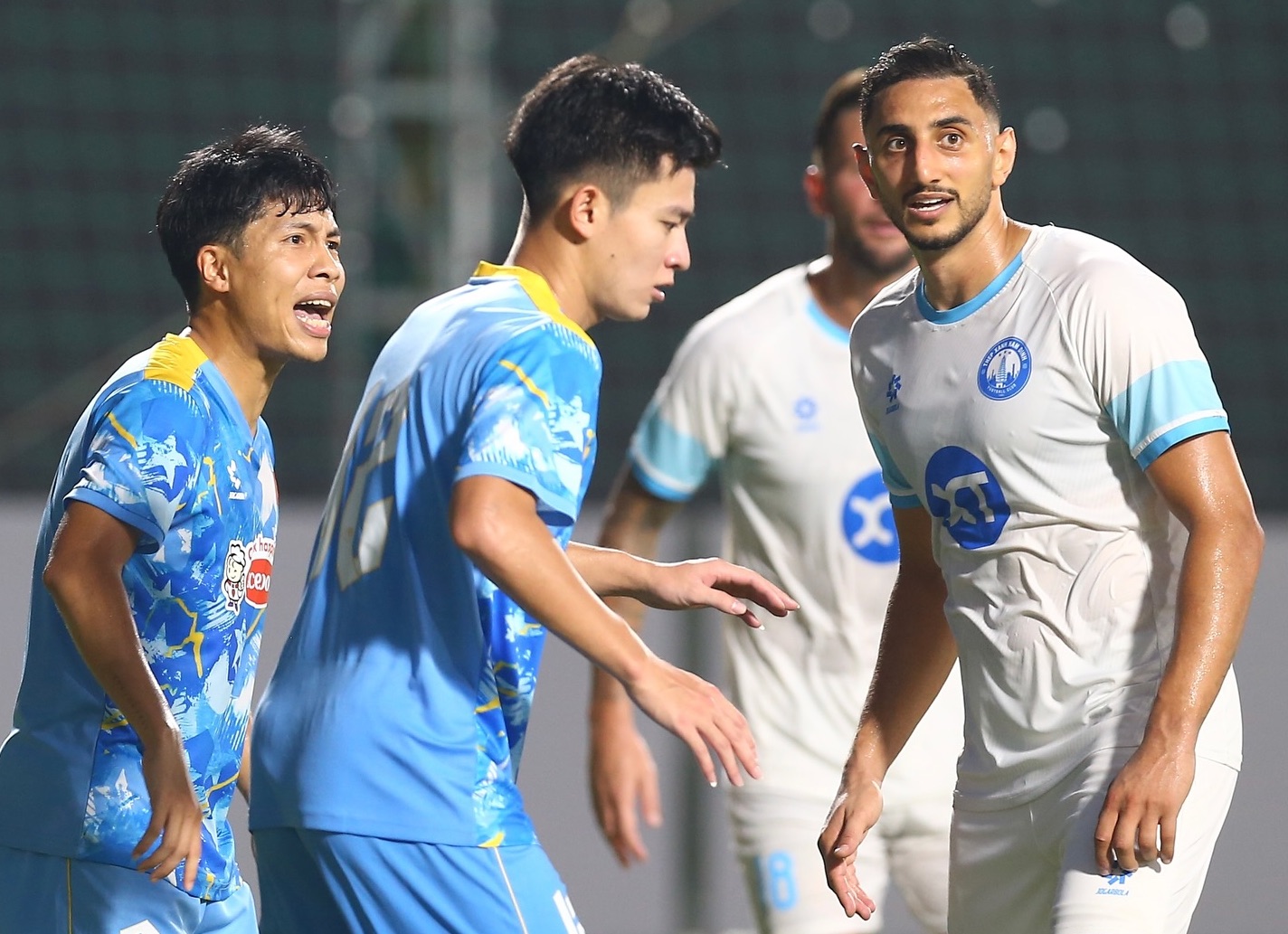 ក្លឹប Nam Dinh នាំយក 11 'Westerners' ទៅលេងក្នុង C2 Asian Cup: កំណត់ដើម្បីយកឈ្នះក្រុមកំពូលទាំង 4 នៅប្រទេសថៃ - រូបថត 4 ។ CLB Nam Định mang 11 'ông Tây' đá Cúp C2 châu Á: Quyết thắng đội tốp 4 Thái Lan- Ảnh 4.