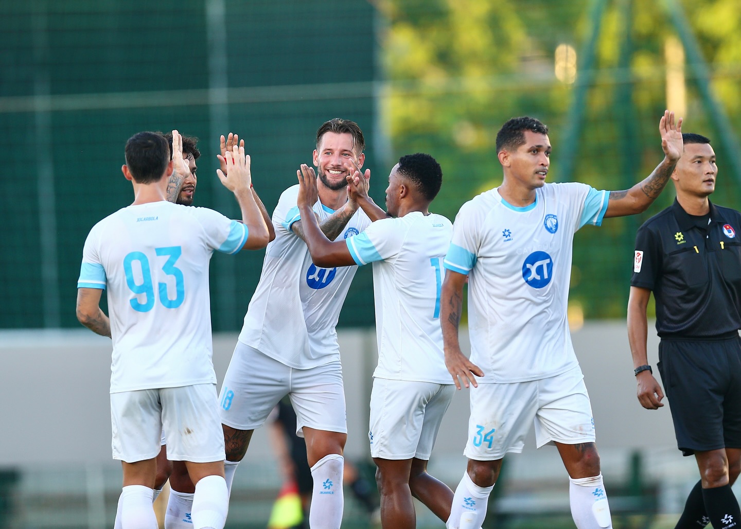 ក្លឹប Nam Dinh នាំកីឡាករ 11 'Westerners' ទៅលេងក្នុង C2 Asian Cup: កំណត់យកឈ្នះក្រុមកំពូលទាំង 4 របស់ថៃ - រូបថត 3. CLB Nam Định mang 11 'ông Tây' đá Cúp C2 châu Á: Quyết thắng đội tốp 4 Thái Lan- Ảnh 3.