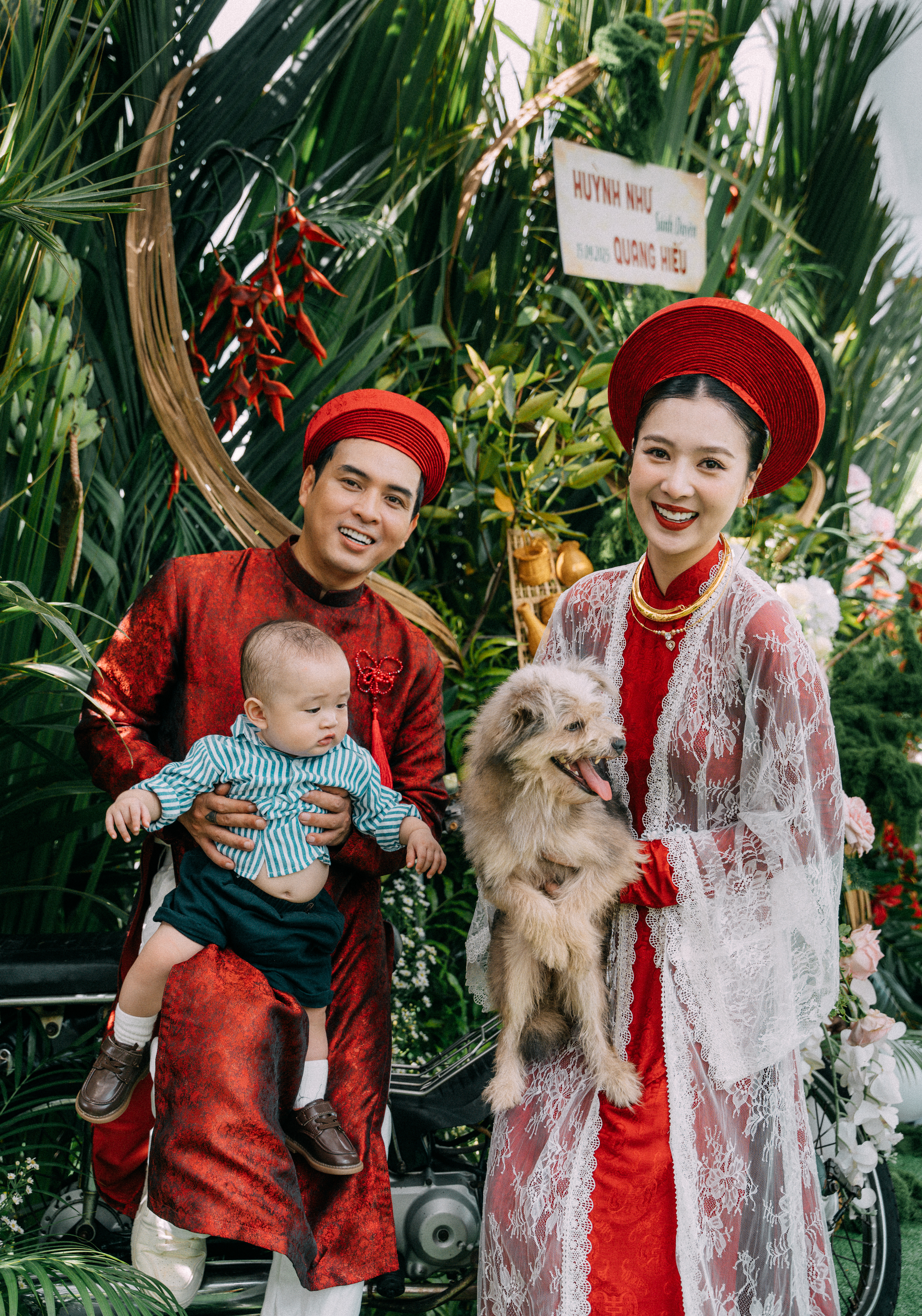  Hồ Quang Hiếu l&aacute;i xe m&aacute;y rước c&ocirc; d&acirc;u cao 1m8 - Ảnh 2.