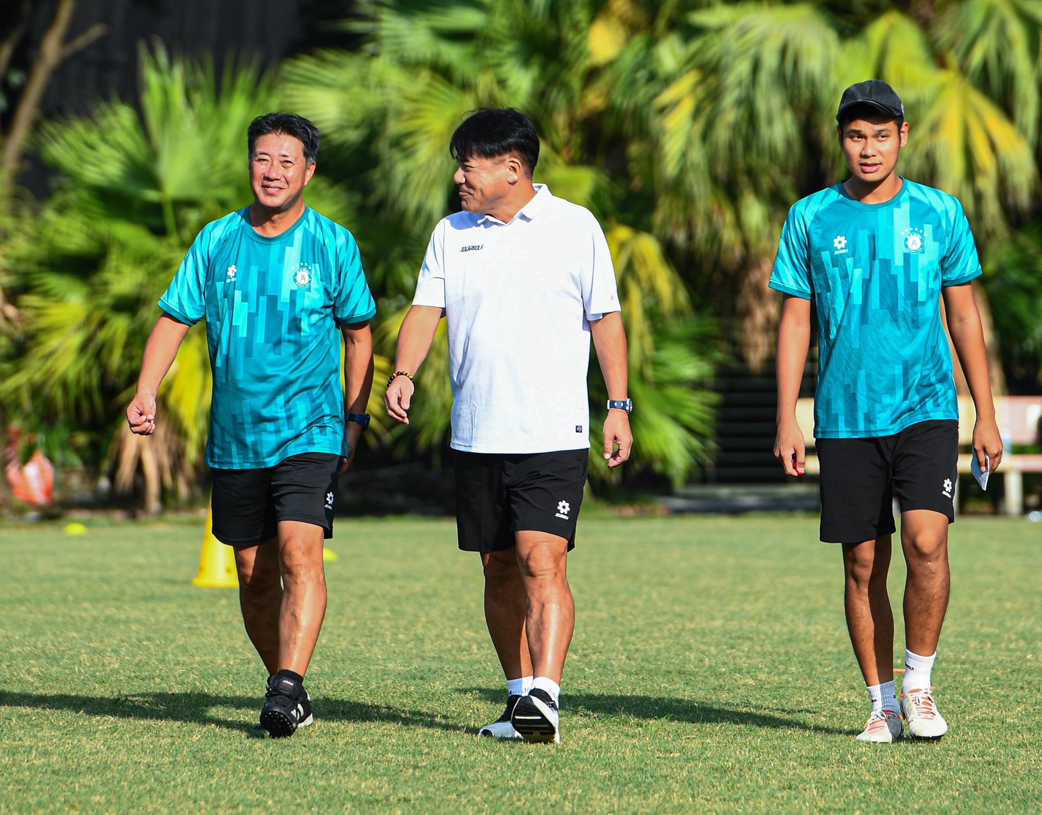 Thầy Nhật nói lời gan ruột chia tay CLB Hà Nội: 'Nếu các cậu muốn đến J-League...' - Ảnh 4.