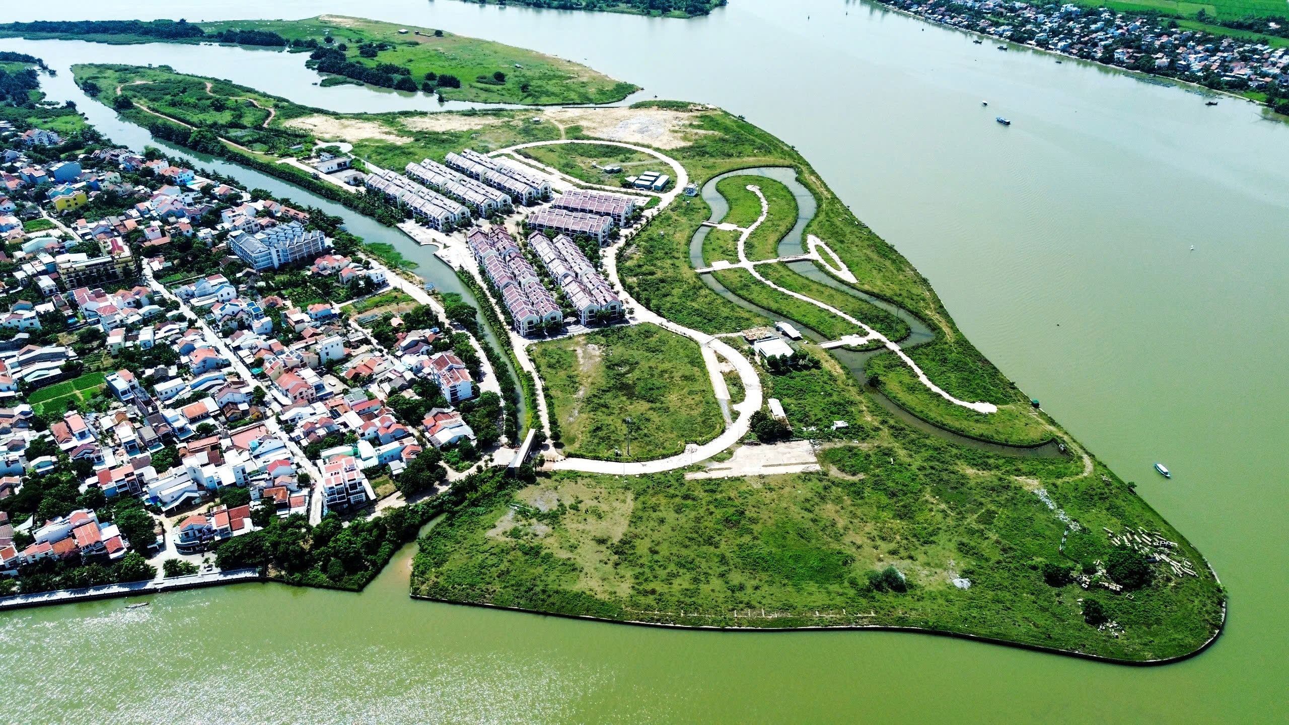 Cận cảnh dự án biệt thự nghìn tỉ "đắp chiếu" tại Hội An được rao đấu giá - Ảnh 1.