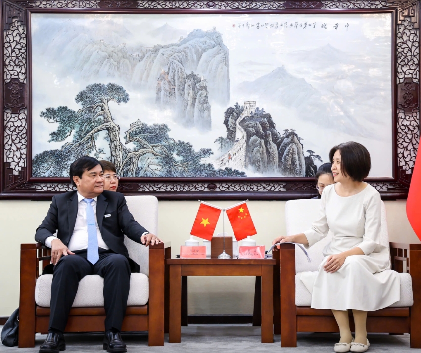 Báo Thanh Niên thăm và làm việc tại thủ…