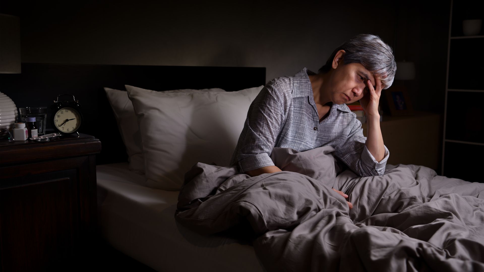 Mất ngủ mãn tính làm tăng nguy cơ suy giảm trí nhớ và lão hóa não - Ảnh 1.