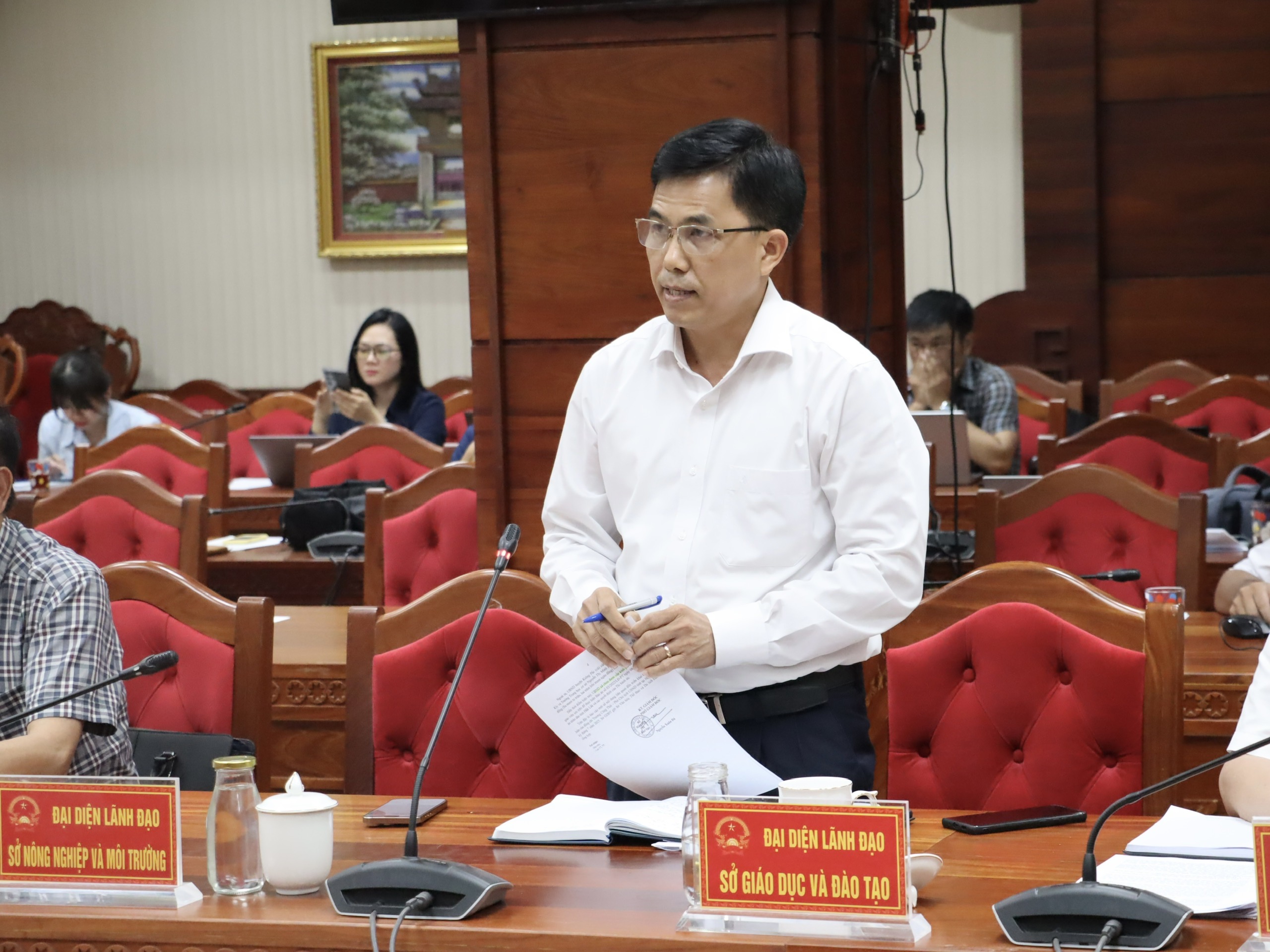 Xử lý dứt điểm vụ 'loạn' đồng phục học sinh ở Đắk Lắk - Ảnh 2.