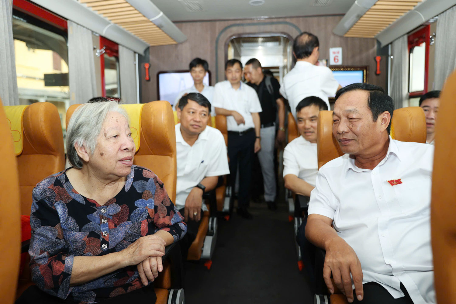 Hàng trăm cán bộ, viên chức ở Hải Phòng sẽ đi làm bằng tàu hỏa- Ảnh 2.