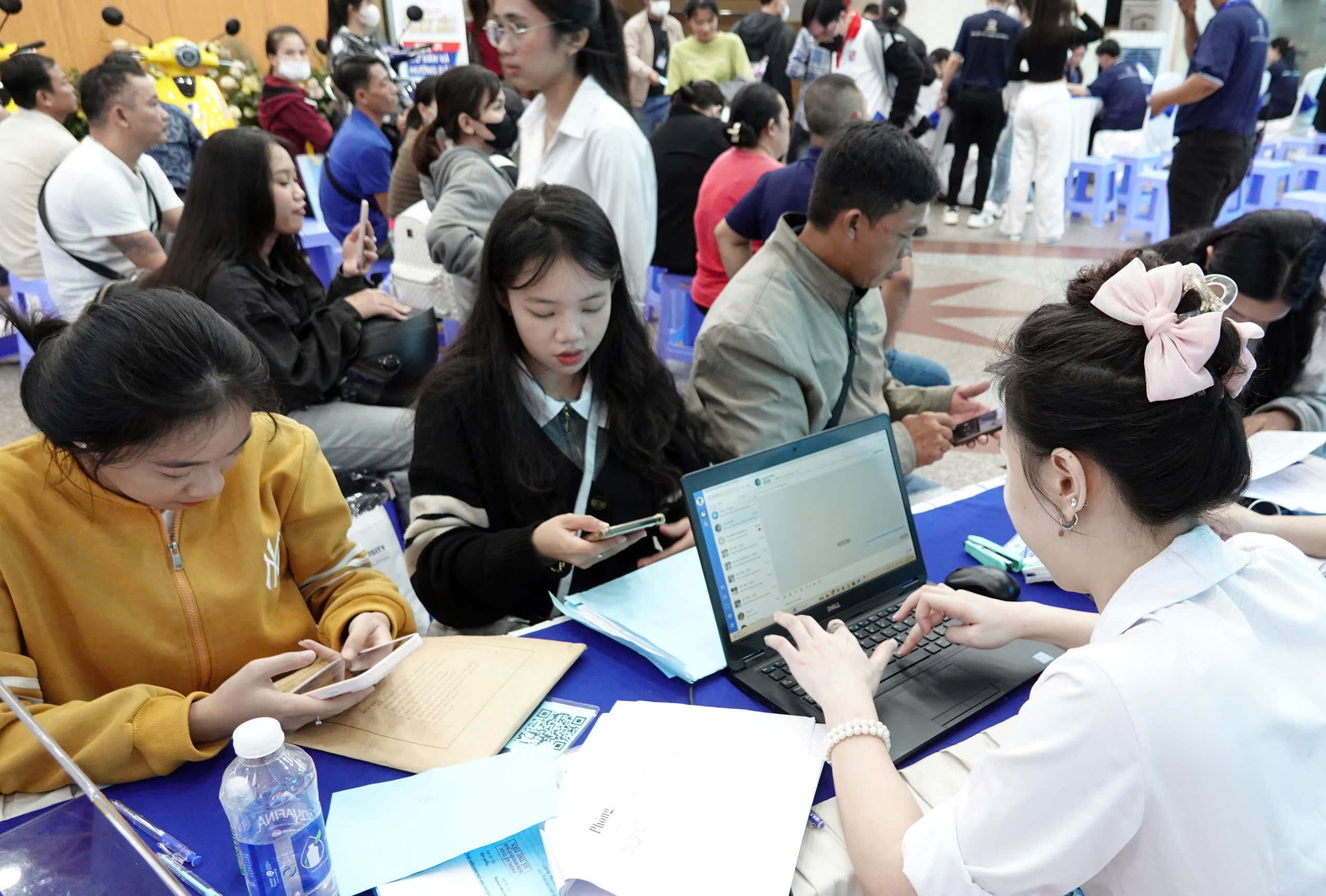 Tuyển sinh ĐH 2026: Cần công bằng trong chính sách cộng điểm ngoại ngữ - Ảnh 1.