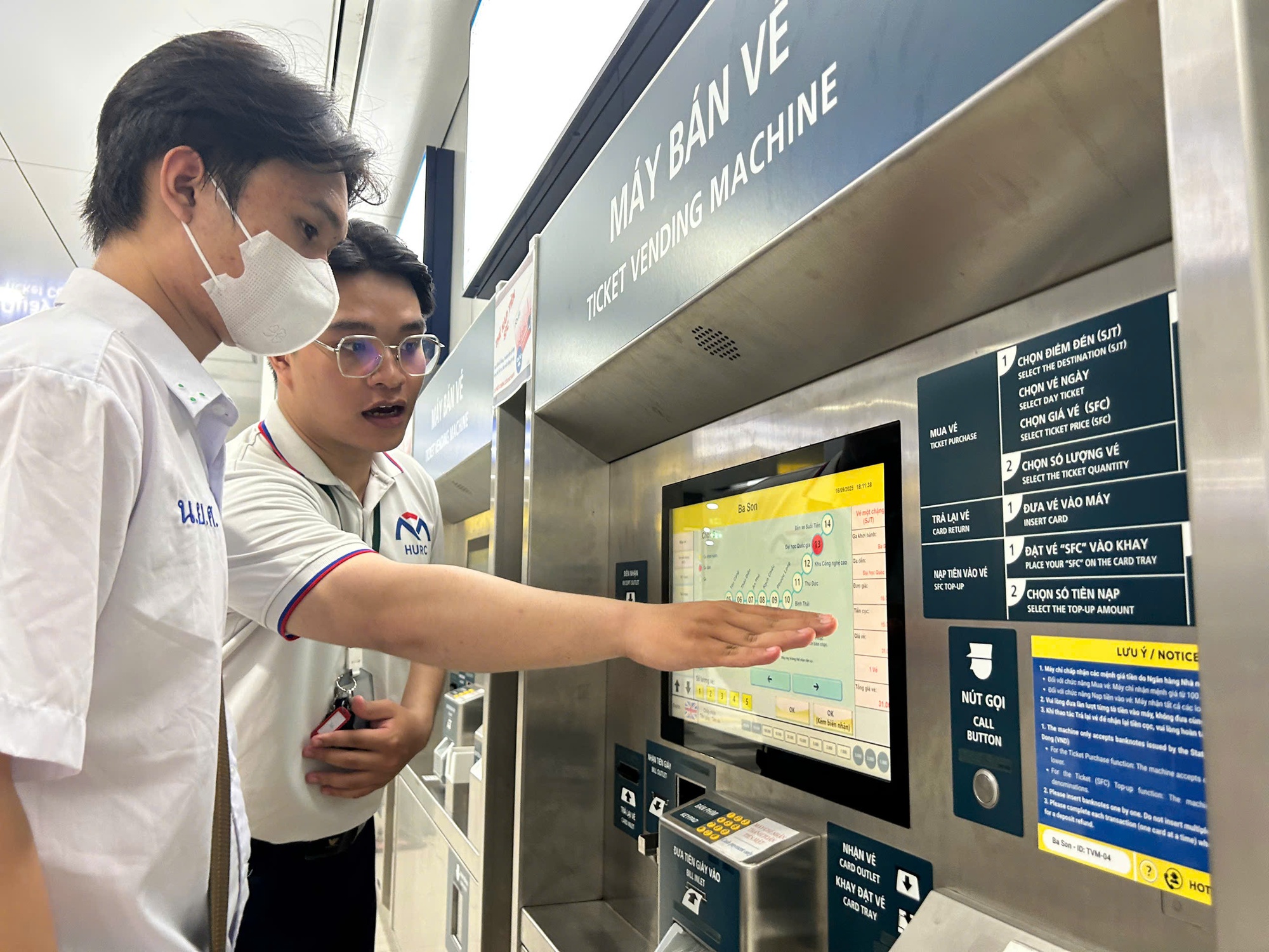 Metro ngưng bán vé giấy: Người hào hứng vì không còn chờ lâu như trước- Ảnh 4.