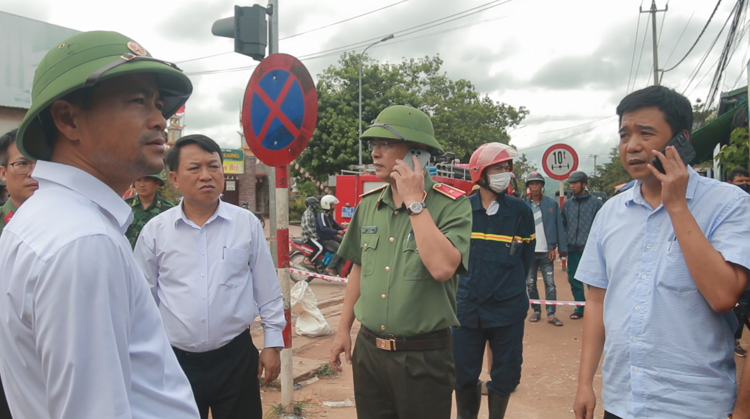 Vụ tai nạn tại chợ Tân Long: Nhiều nạn nhân là người Lào- Ảnh 3. Vụ tai nạn tại chợ Tân Long: Nhiều nạn nhân là người Lào- Ảnh 3.