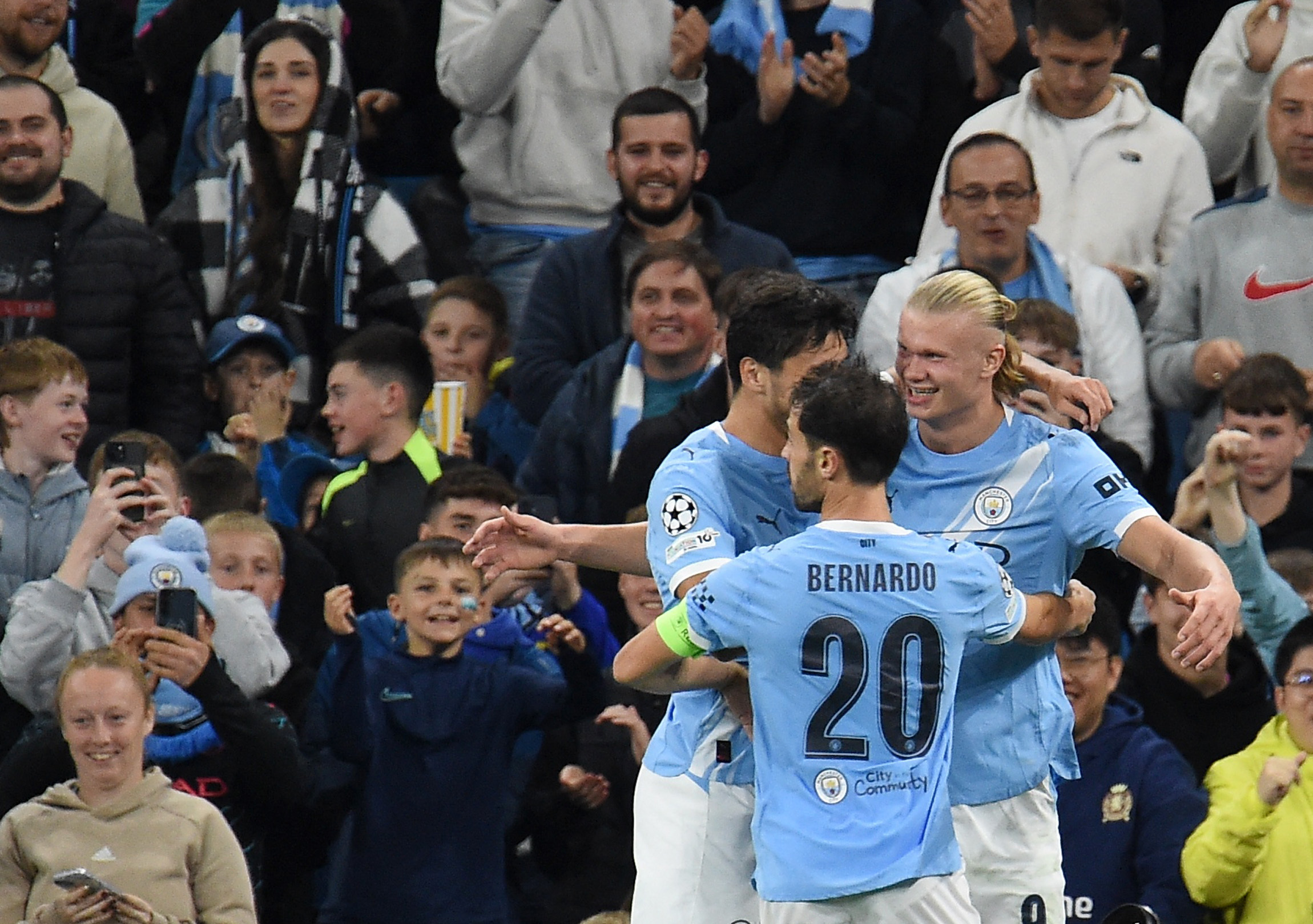 A Yamalt helyettesítő „mellékszereplő” tett valamit, ami izgalomba hozta Hansi Flick edzőt, a Barca szoros győzelemmel győzött a Newcastle ellen - 4. kép ‘Kép phụ’ thay Yamal làm điều khiến HLV Hansi Flick phấn khích, Barca thắng hú vía Newcastle- Ảnh 4.