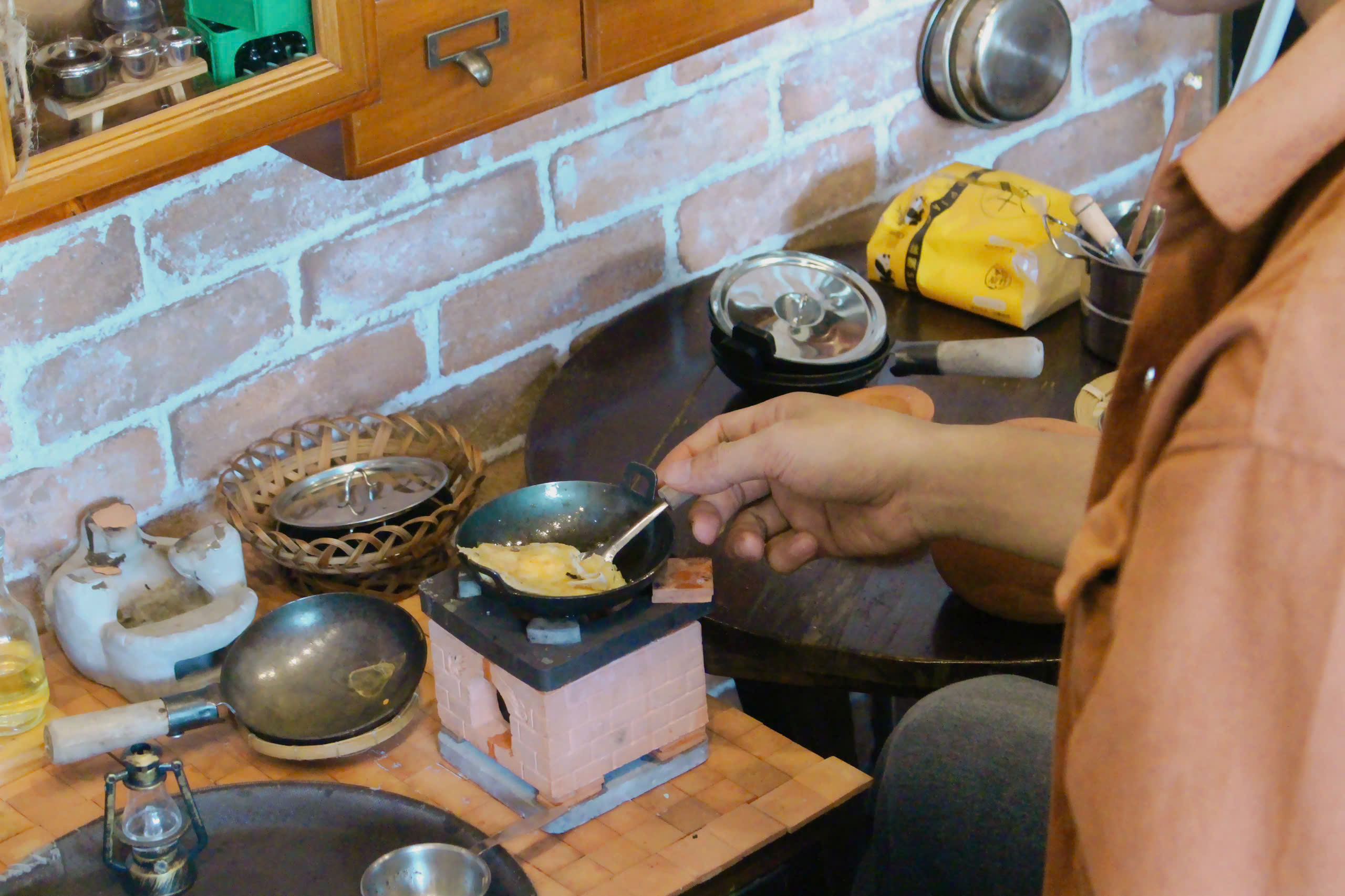 Kedai kopi unik yang menggabungkan masakan mini di jantung Kota Ho Chi Minh - Foto 3. Tiệm cà phê Độc lạ kết hợp nấu đồ ăn tí hon giữa lòng TP.HCM - Ảnh 3.