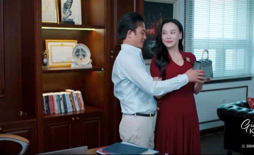 Bật mí chiếc túi hiệu trên phim giờ vàng của Phương Oanh- Ảnh 1.
