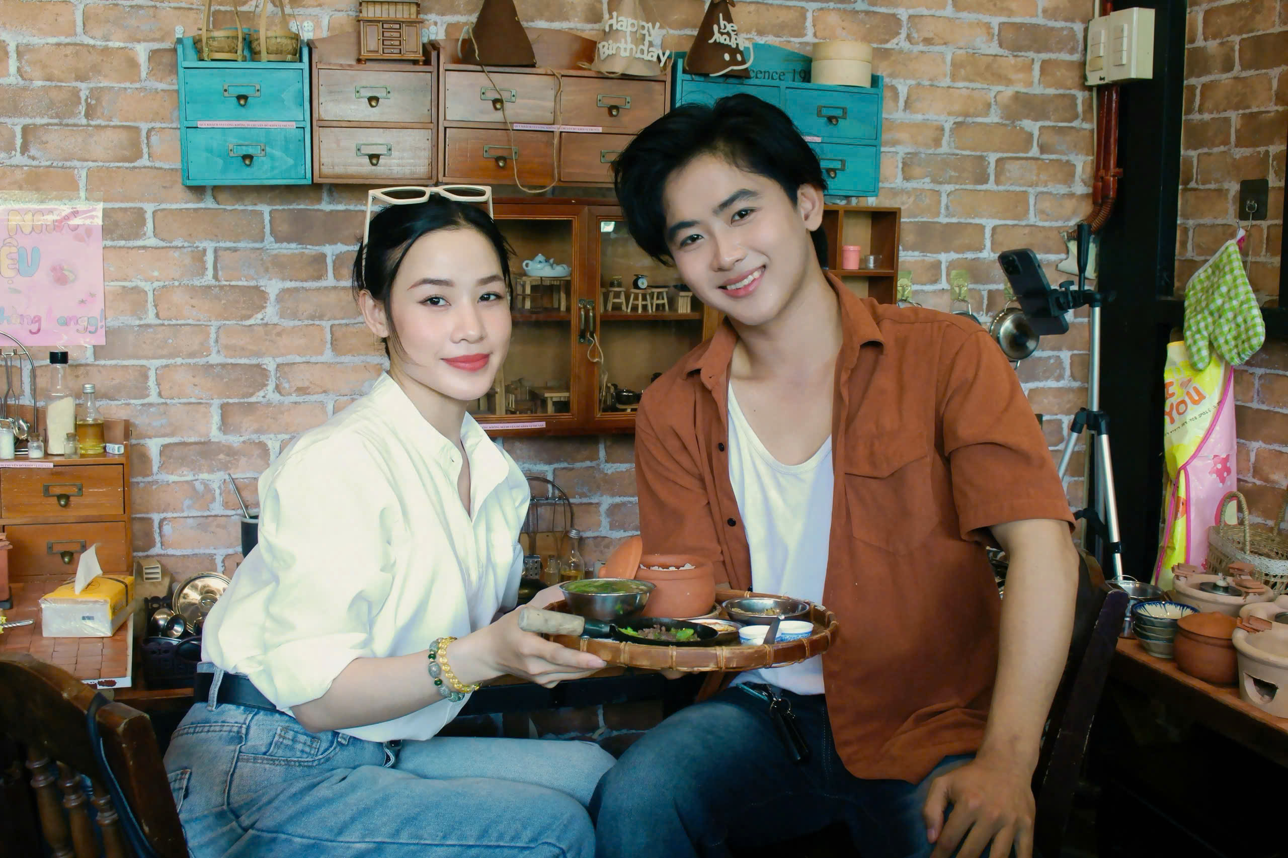 Kedai kopi unik yang menggabungkan masakan mini di jantung Kota Ho Chi Minh - Foto 4. Tiệm cà phê Độc lạ kết hợp nấu đồ ăn tí hon giữa lòng TP.HCM - Ảnh 4.