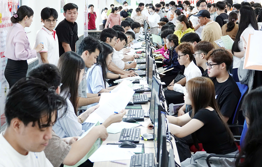 Cân nhắc bỏ xét tuyển đại học bằng học bạ - Ảnh 1.