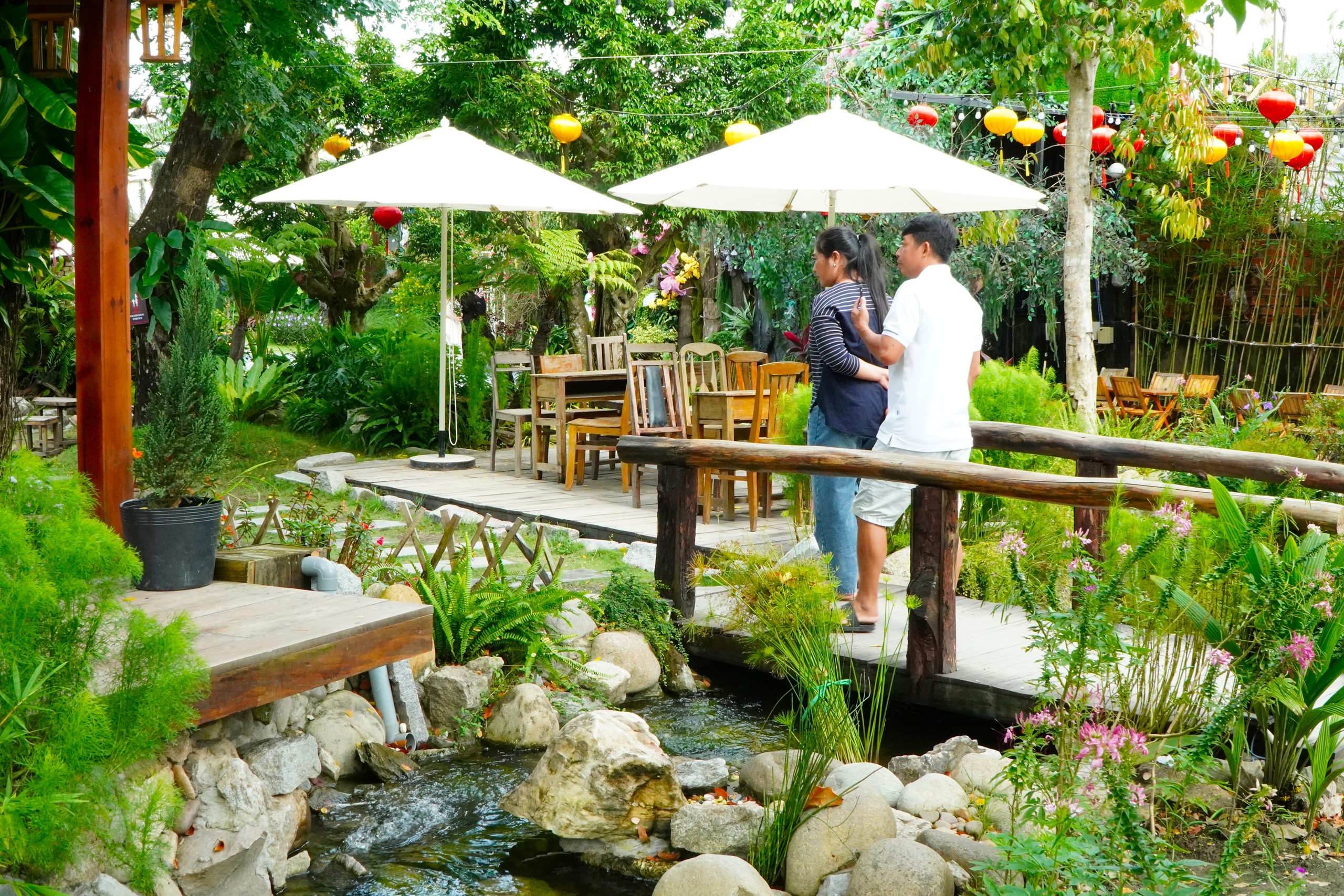 Quán cà phê ở Cần Thơ có nhiều hoa lá như Đà Lạt- Ảnh 4.