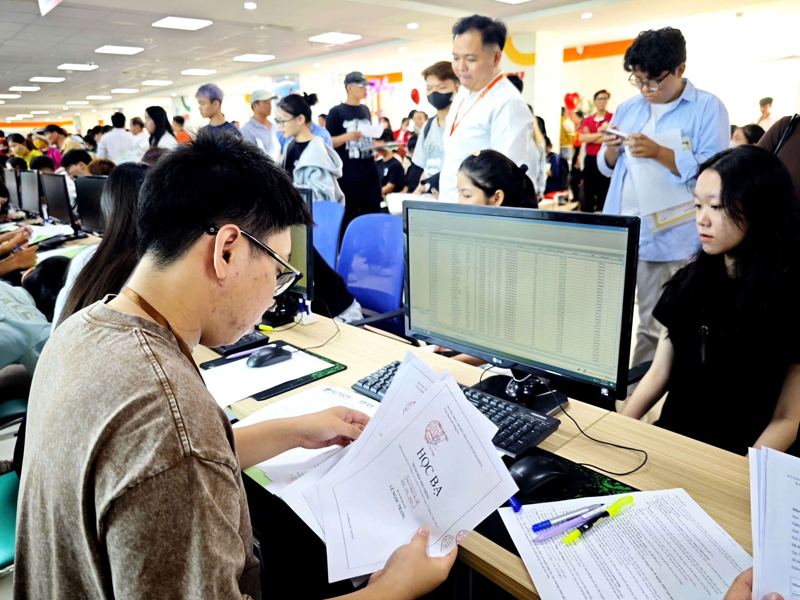 Cân nhắc bỏ xét tuyển đại học bằng học bạ - Ảnh 2.