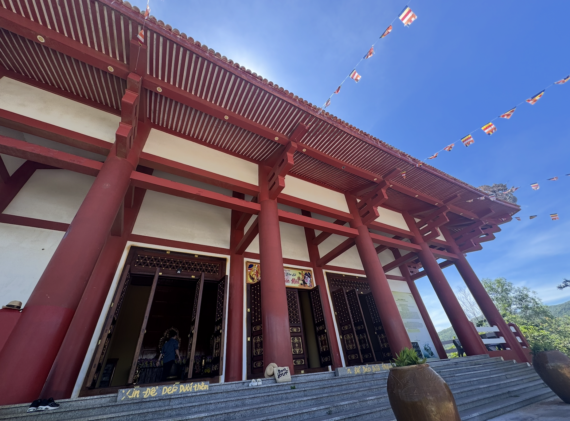 Chùa Thiên Ân vịnh Vân Phong: Địa điểm check - in lộng gió hướng biển đẹp nhất - Ảnh 2.