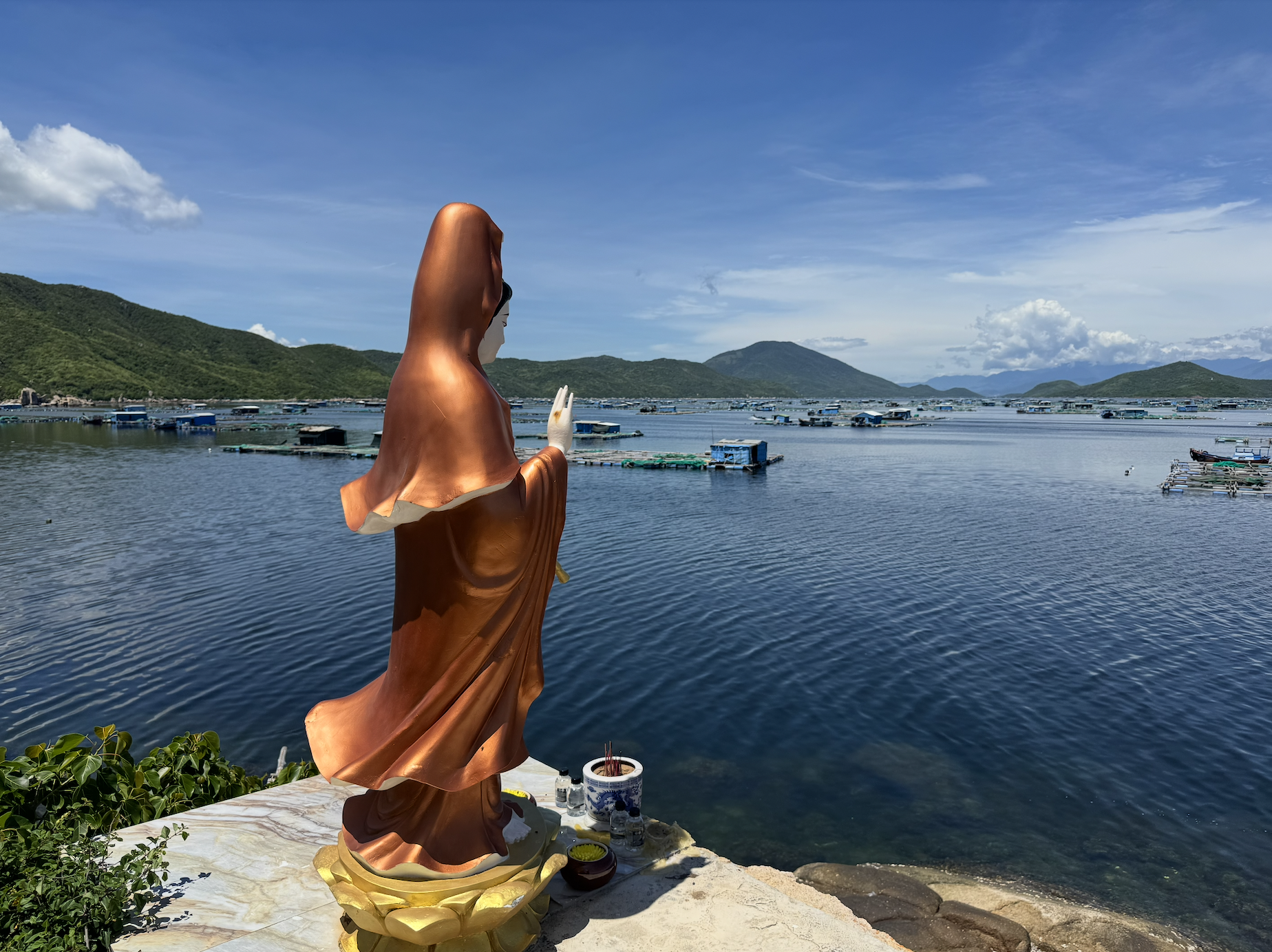 Chùa Thiên Ân vịnh Vân Phong: Địa điểm check - in lộng gió hướng biển đẹp nhất - Ảnh 7.