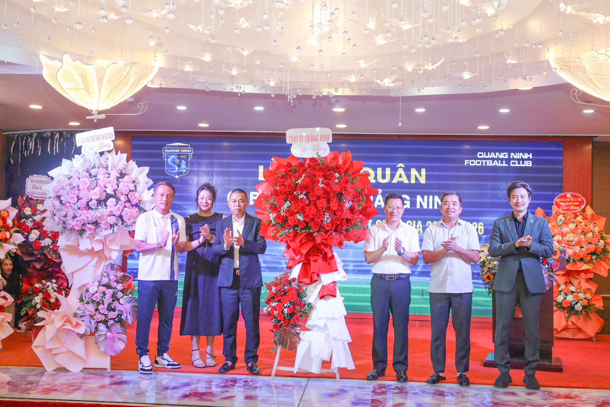 Команда «Куангнинь» полна решимости выиграть путёвку в V-Лигу, горячая гонка за повышение — Фото 1. Đội Quảng Ninh quyết tâm giành vé V-League, cuộc đua tranh suất thăng hạng nóng bỏng- Ảnh 1.