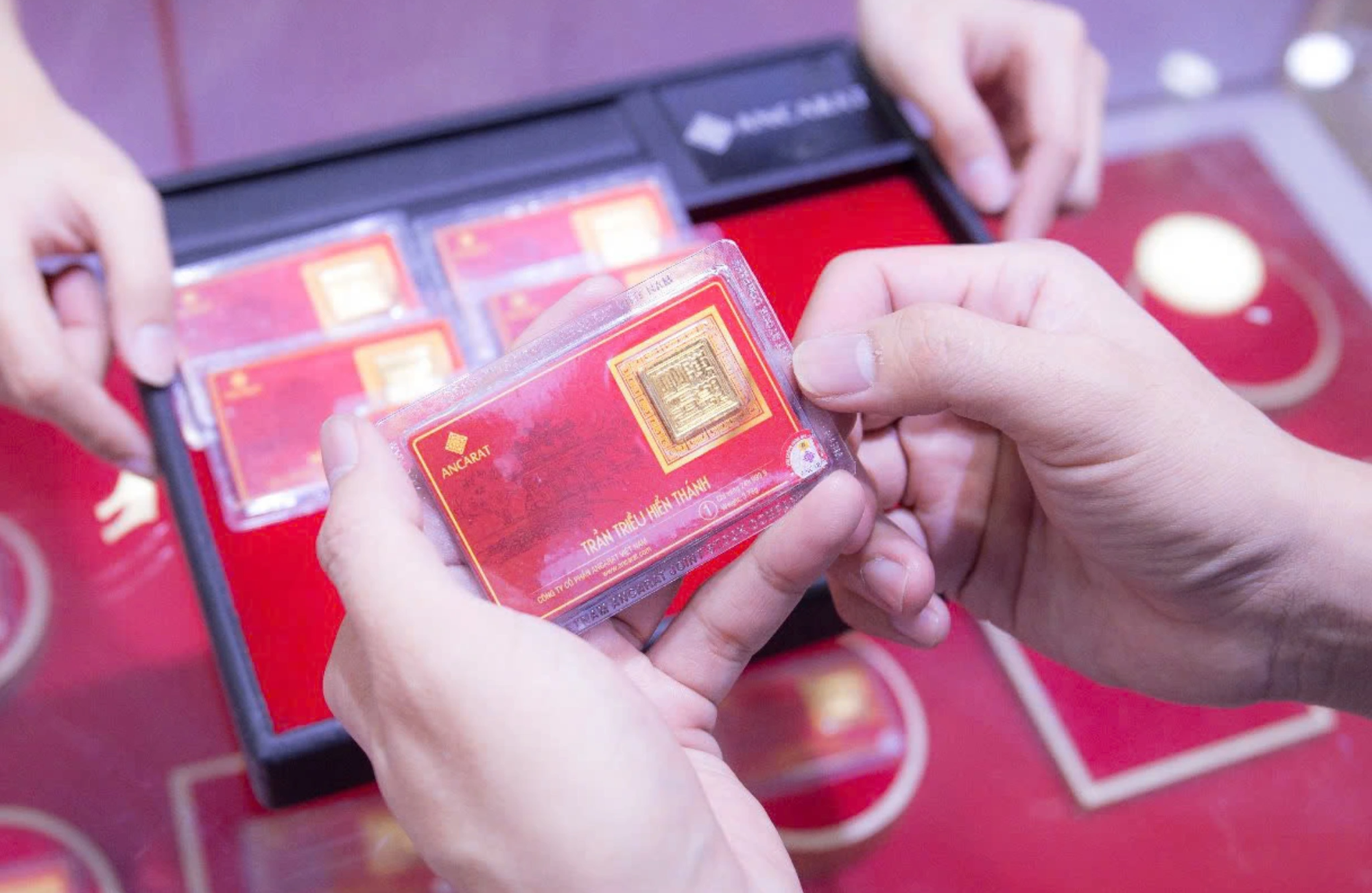 Có nên đánh thuế thu nhập cá nhân với giao dịch vàng hay không? - Ảnh 1.