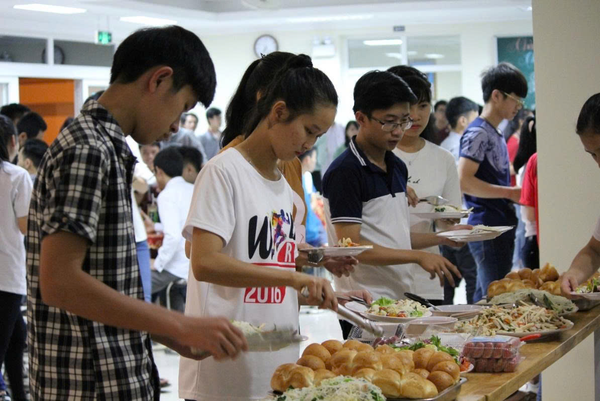 Thành lập Quỹ xã hội Cỏ May để giúp đỡ học sinh, sinh viên, người nghèo - Ảnh 3.