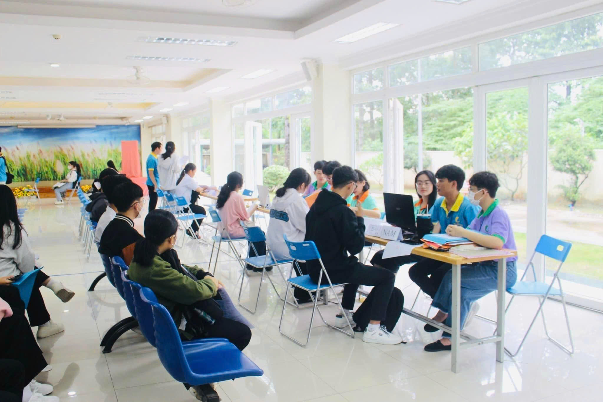 Thành lập Quỹ xã hội Cỏ May để giúp đỡ học sinh, sinh viên, người nghèo - Ảnh 2.