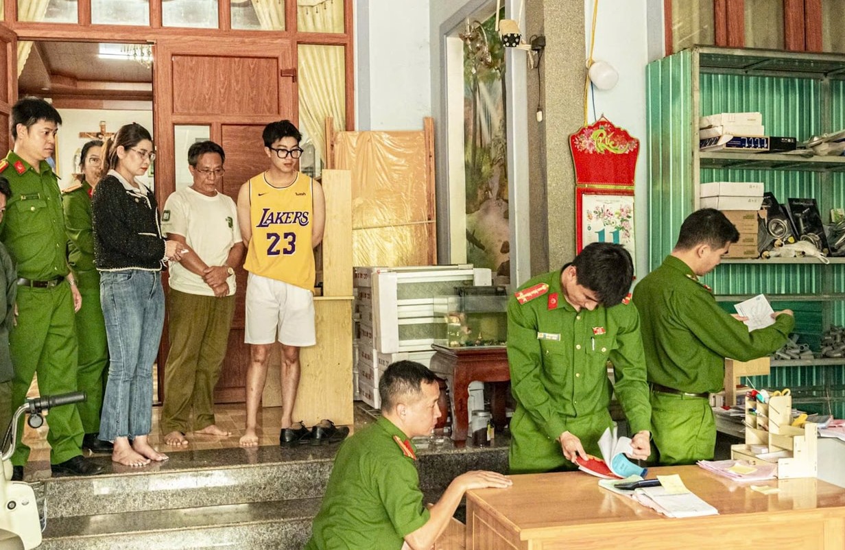Bắt giam nữ bị can giả danh thẩm phán lừa đảo chiếm đoạt 1,3 tỉ đồng- Ảnh 2. Bắt giam nữ bị can giả danh thẩm phán lừa đảo chiếm đoạt 1,3 tỉ đồng- Ảnh 2.