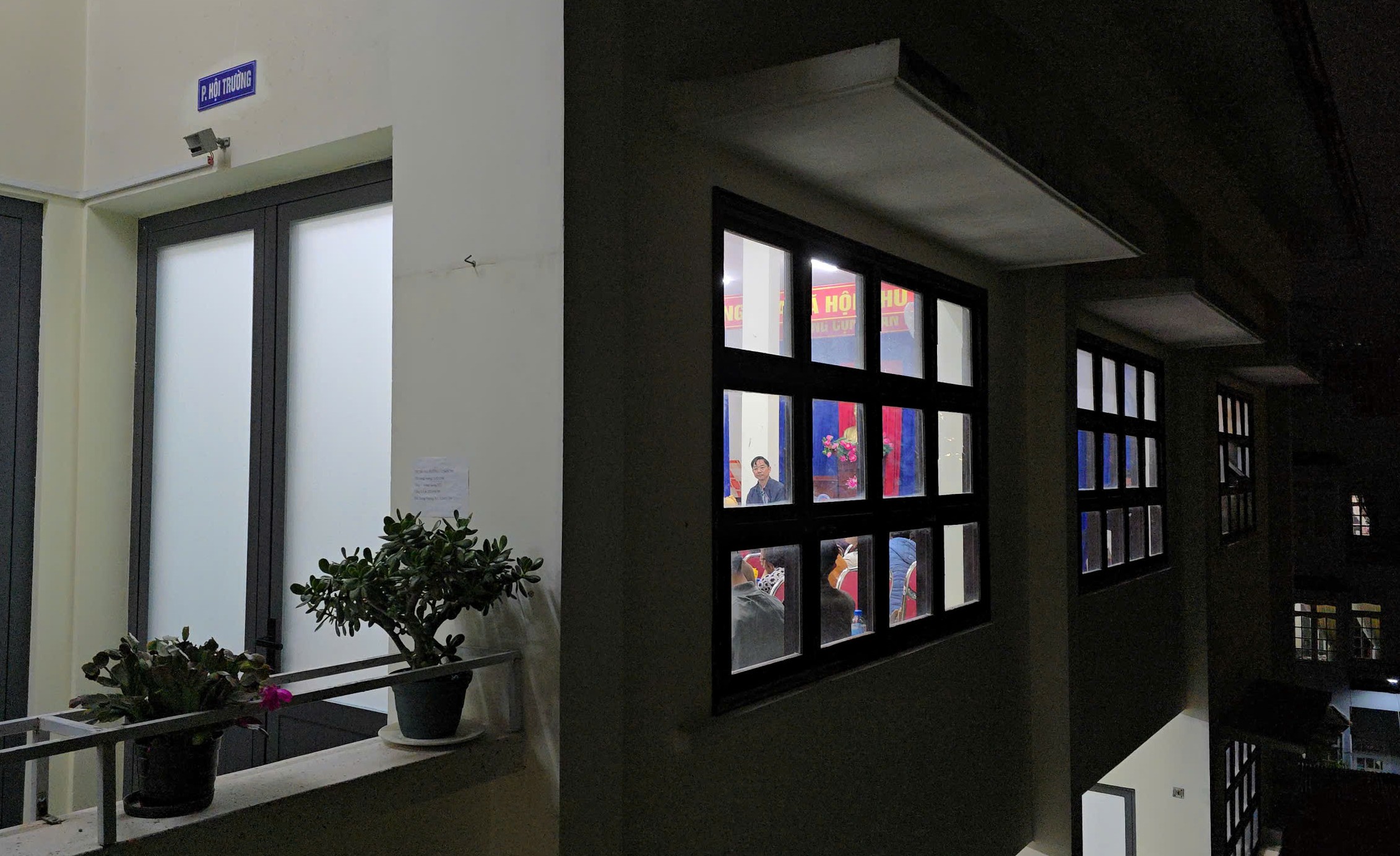 Tilfellet med informasjon om skitten mat på skolene: Foreldrene er «i opprør» over å høre rektorens ord – Bilde 4. Vụ thông tin thực phẩm bẩn vào trường học: Nghe hiệu trưởng nói, phụ huynh 'dậy sóng'- Ảnh 4.