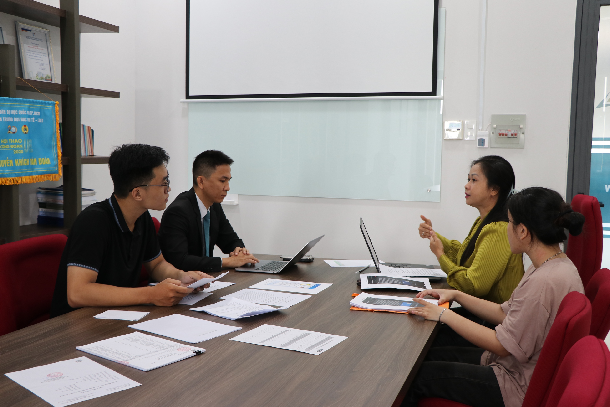 Trường Đại học Kinh tế - Luật lên tiếng…