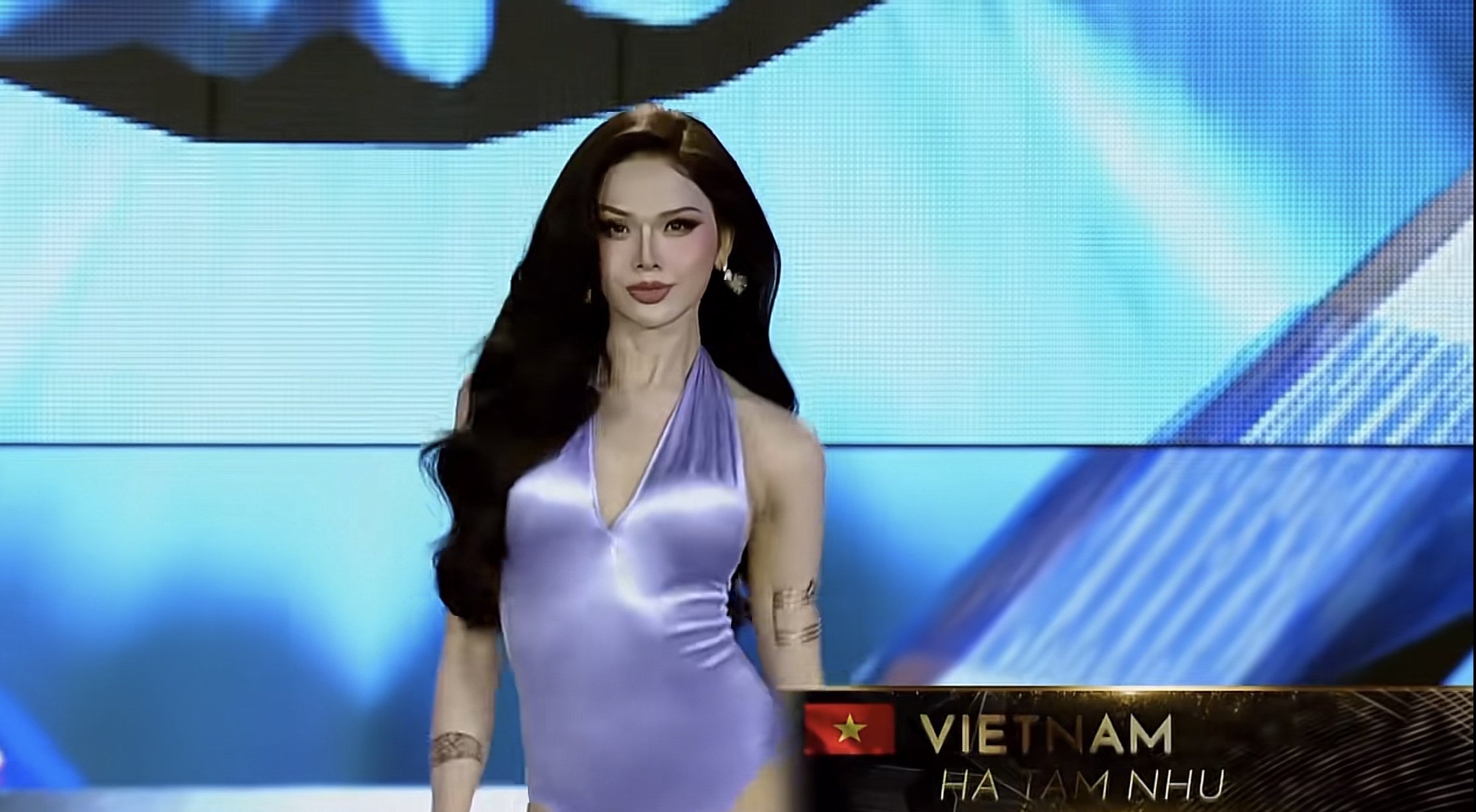 Hà Tâm Như diện áo tắm nóng bỏng ở Hoa hậu Chuyển giới Quốc tế - Ảnh 1.