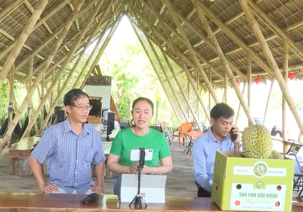Cụ bà Ê Đê ở Đắk Lắk 'chưa từng nghĩ có ngày bán hàng qua điện thoại'- Ảnh 4. Cụ bà Ê Đê ở Đắk Lắk 'chưa từng nghĩ có ngày bán hàng qua điện thoại'- Ảnh 4.