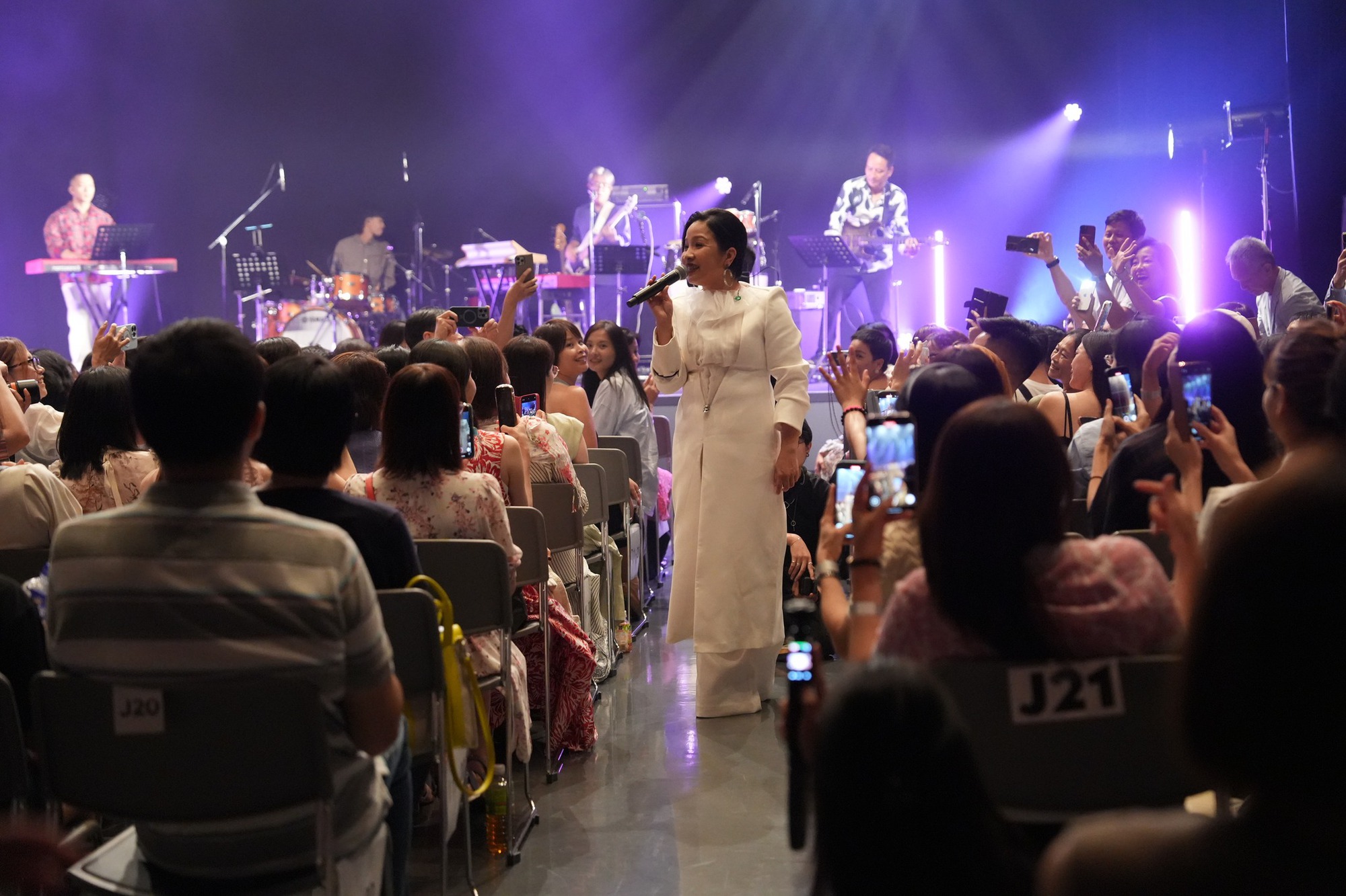 Seniman Vietnam tampil di panggung internasional - Foto 1. Nghệ sĩ Việt mang show ra quốc tế- Ảnh 1.