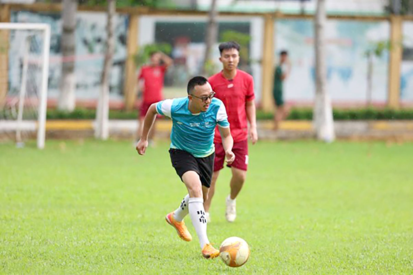 Fotbal Tiger Street 2025 v Nha Trangu: Kde odvaha pohání vášeň pro fotbal - Foto 2. Tiger Street Football 2025 tại Nha Trang: Nơi bản lĩnh tiếp lửa đam mê bóng đá- Ảnh 2.