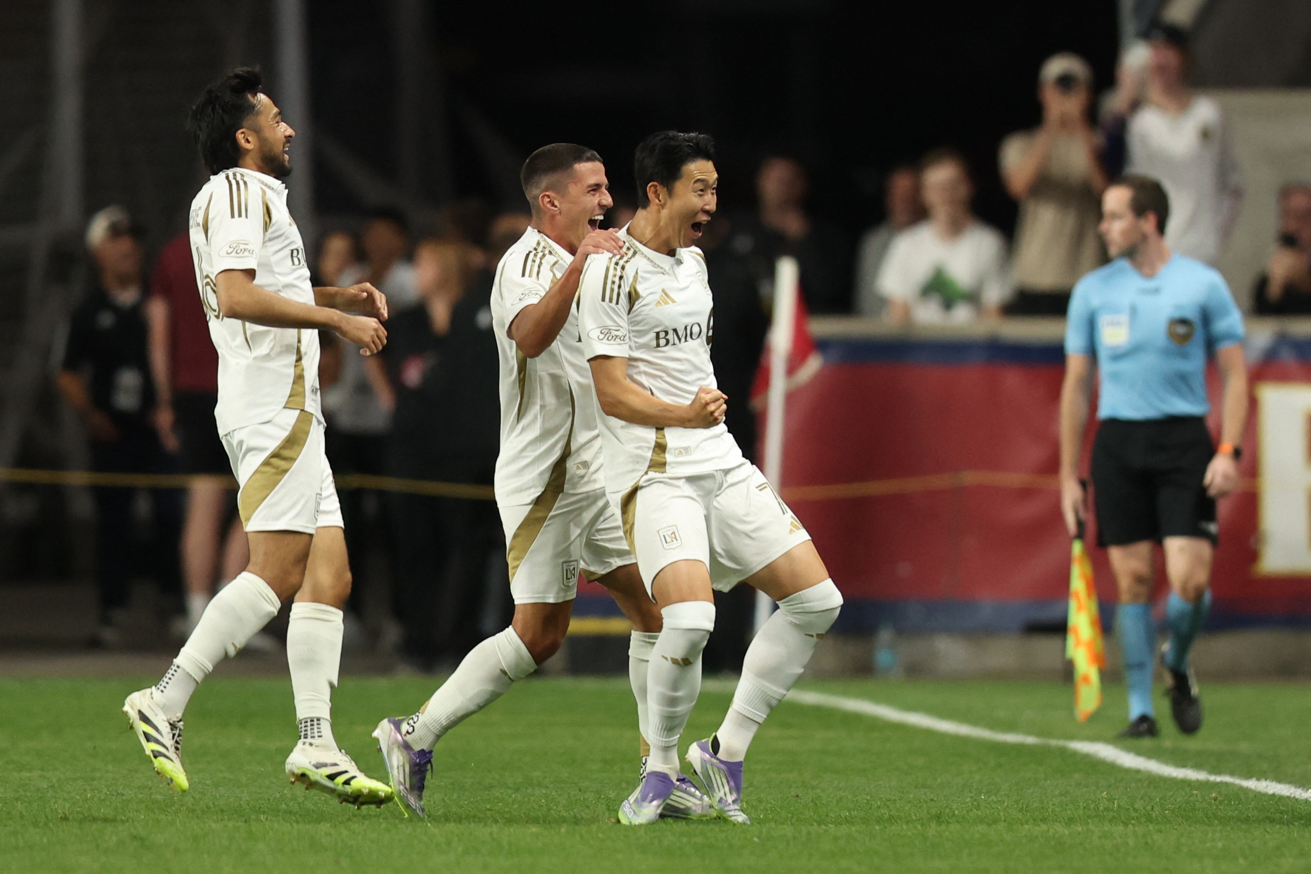 메시는 인터 마이애미와 다년 계약을 갱신할 예정이고, 손흥민은 MLS에서 계속해서 화제를 모으고 있다 - 사진 1. Messi sắp gia hạn nhiều năm với Inter Miami, Son Heung-min tiếp tục gây sốt MLS - Ảnh 1.