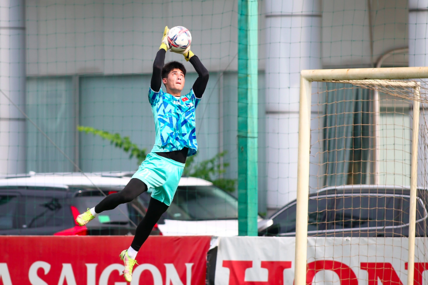 Nečekané nové prvky vietnamského týmu, riskantní tah pana Kima? - Foto 2. Những nhân tố mới bất ngờ của đội tuyển Việt Nam, nước cờ mạo hiểm của ông Kim?- Ảnh 2.
